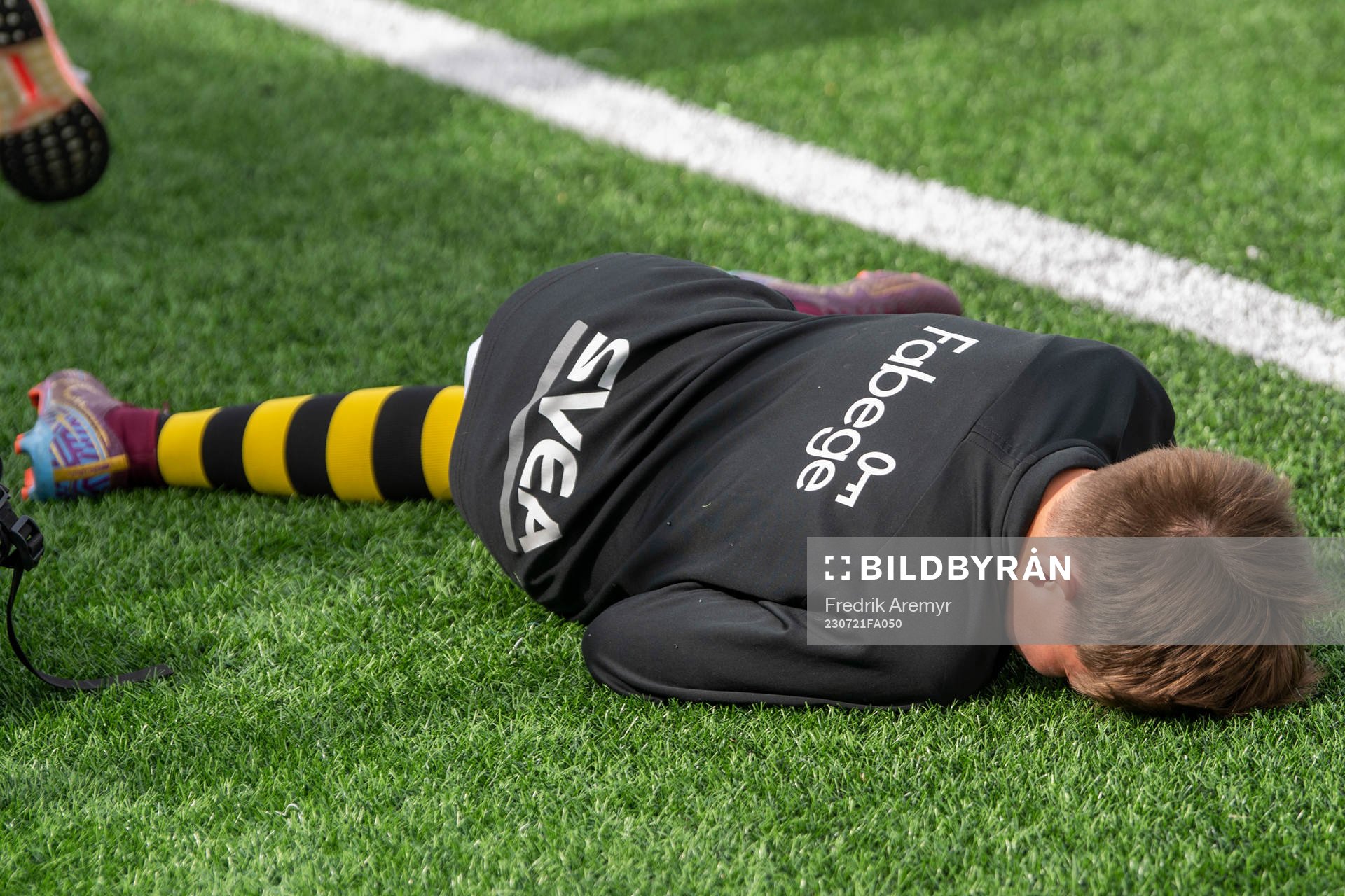 En spelare i AIK´s B12 lag deppar