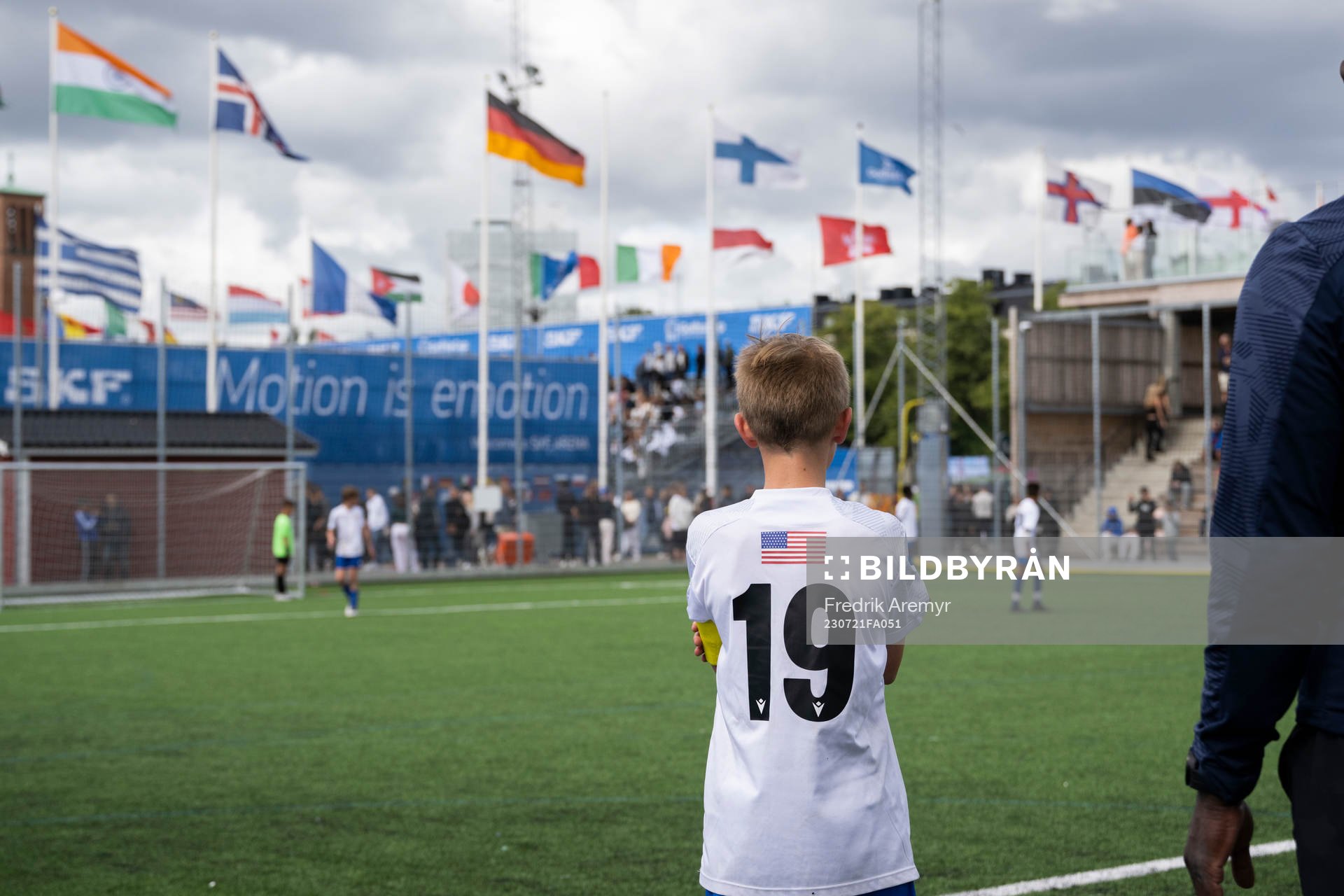 Joseph Lindman i FC New England följer sin match mot AIK