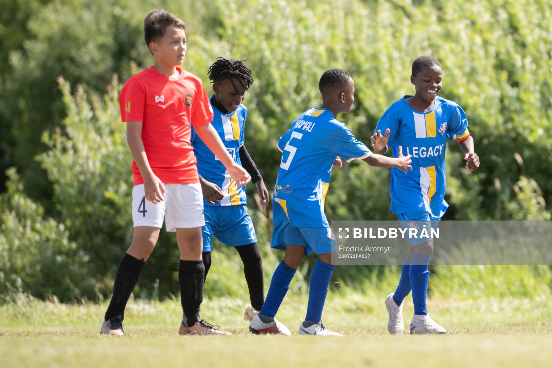 Spelare i Legacy Academy B11 jublar under Gothia Cup den 19 juli 2023 i Alingsås. 