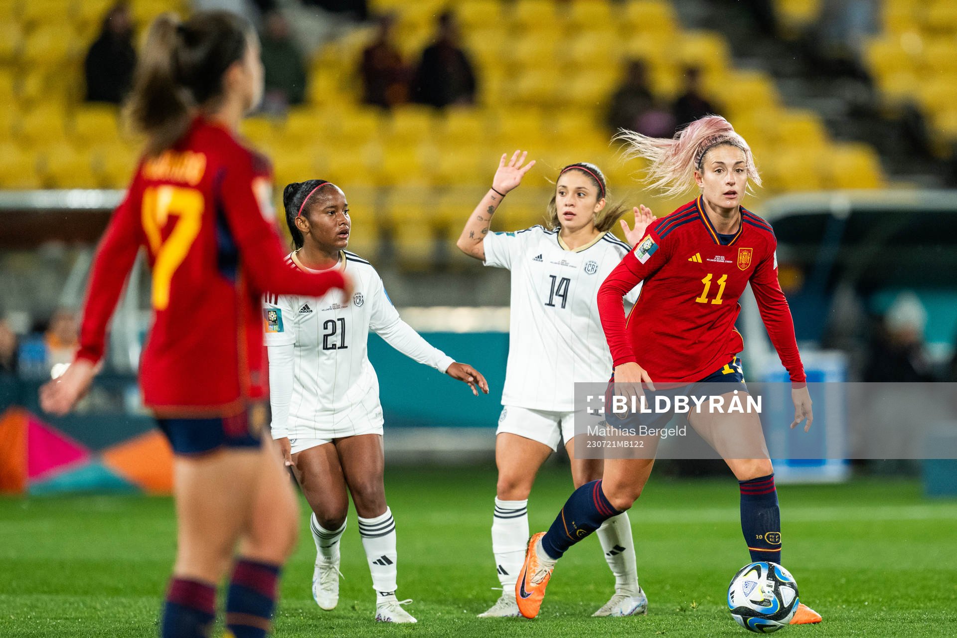 Sheika Scott and Priscilla Chinchilla against Alexia Putellas of Spain during the FIFA Women's World Cup football match match between Spain and Costa Rica on July 21, 2023 in Wellington.