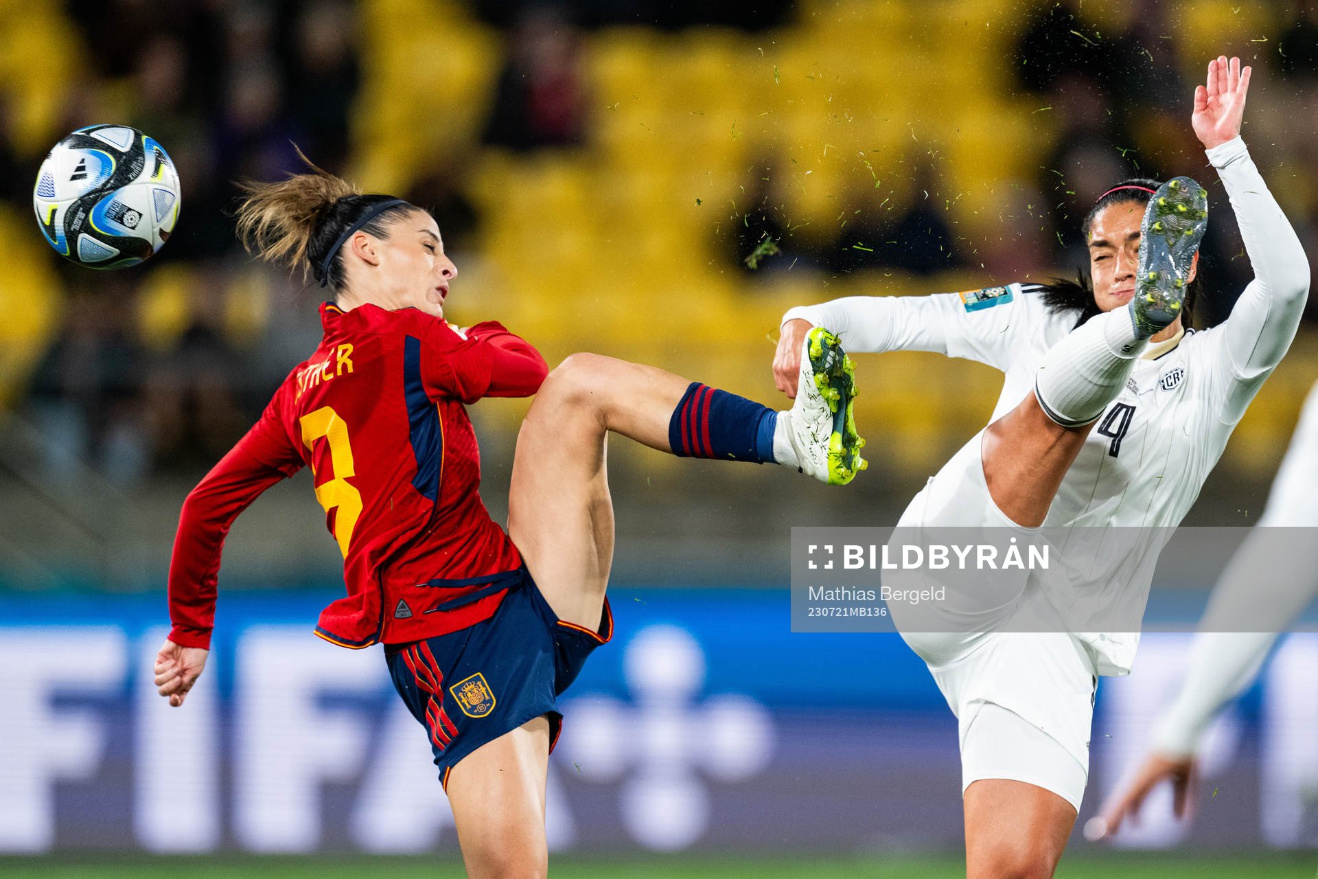 Esther Gonzalez of Spain scores 3-0 next to Mariana Benavides of Costa Rica during the FIFA Women's World Cup football match match between Spain and Costa Rica on July 21, 2023 in Wellington.