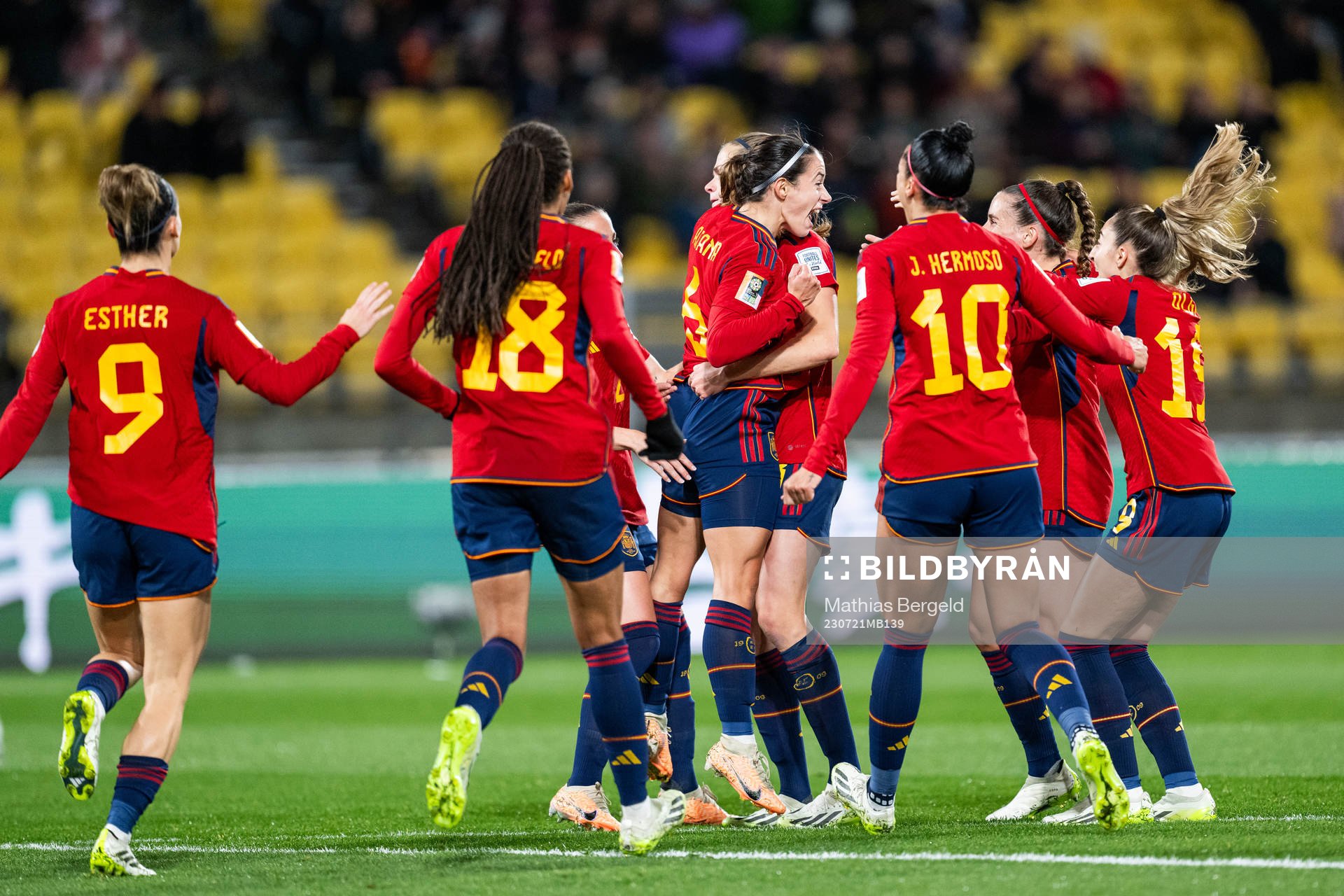 Aitana Bonmati of Spain (middle) celebrates