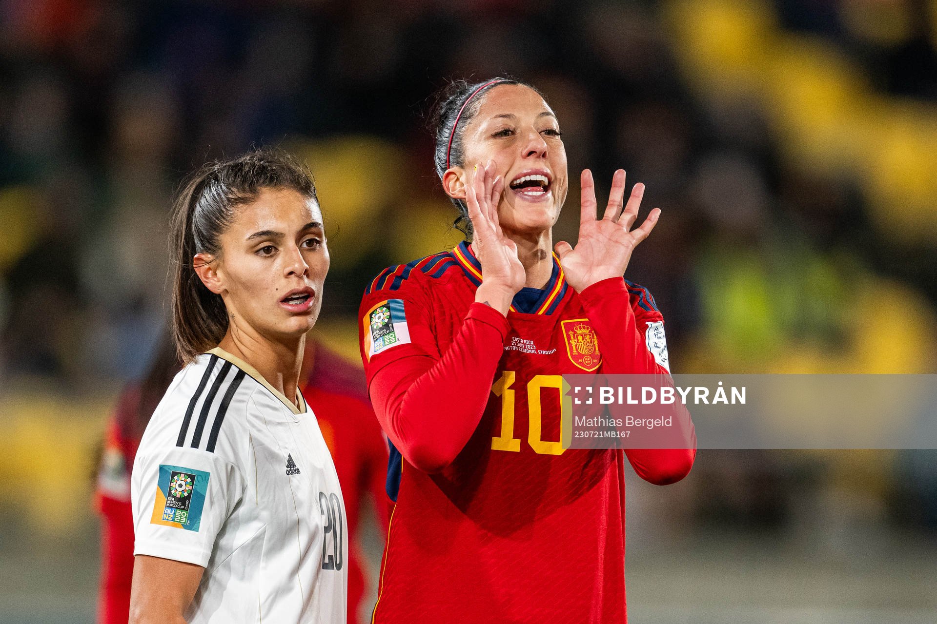 Fabiola Villalobos of Costa Rica and Jennifer Hermoso of