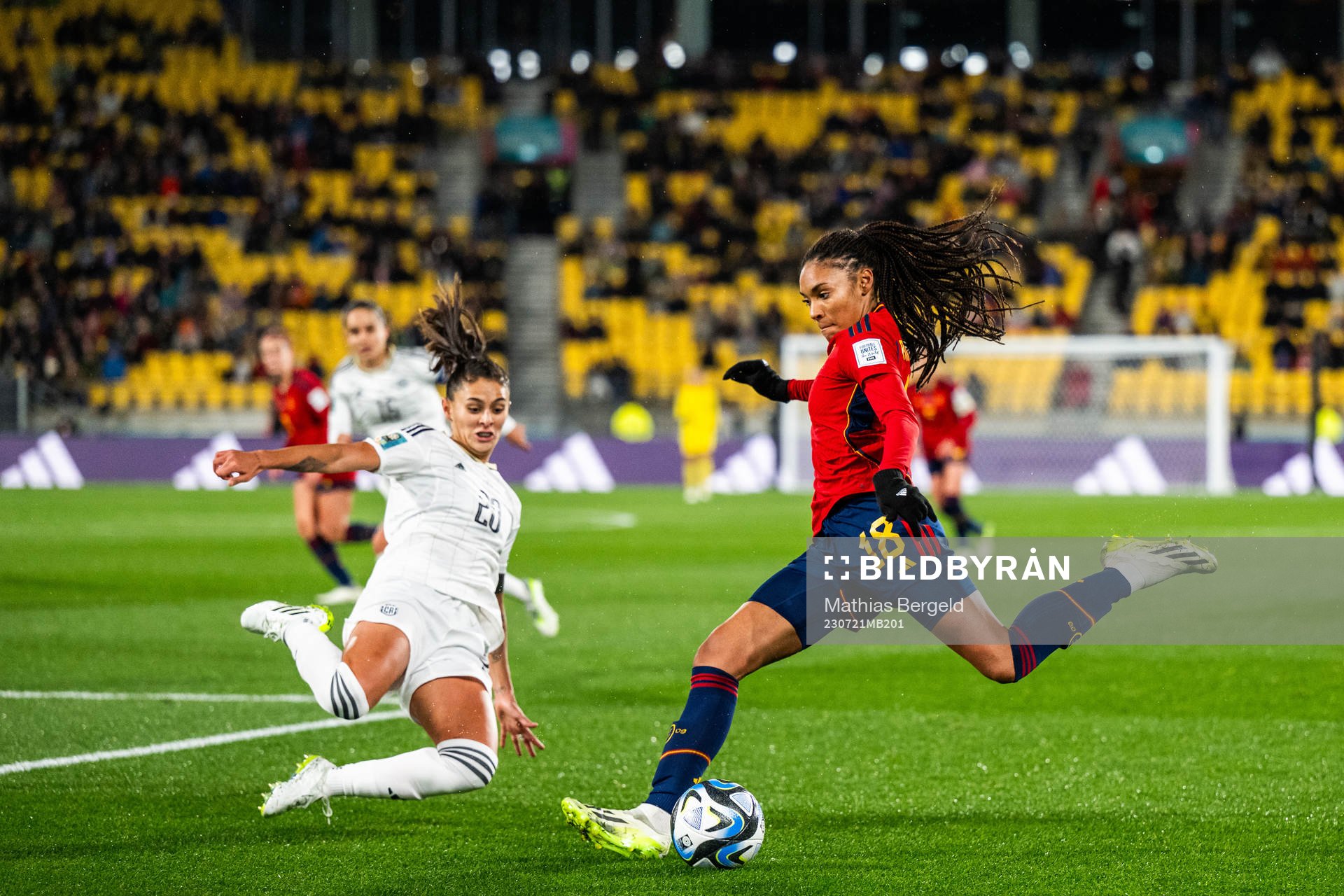 Fabiola Villalobos of Costa Rica and Salma Paralluelo of