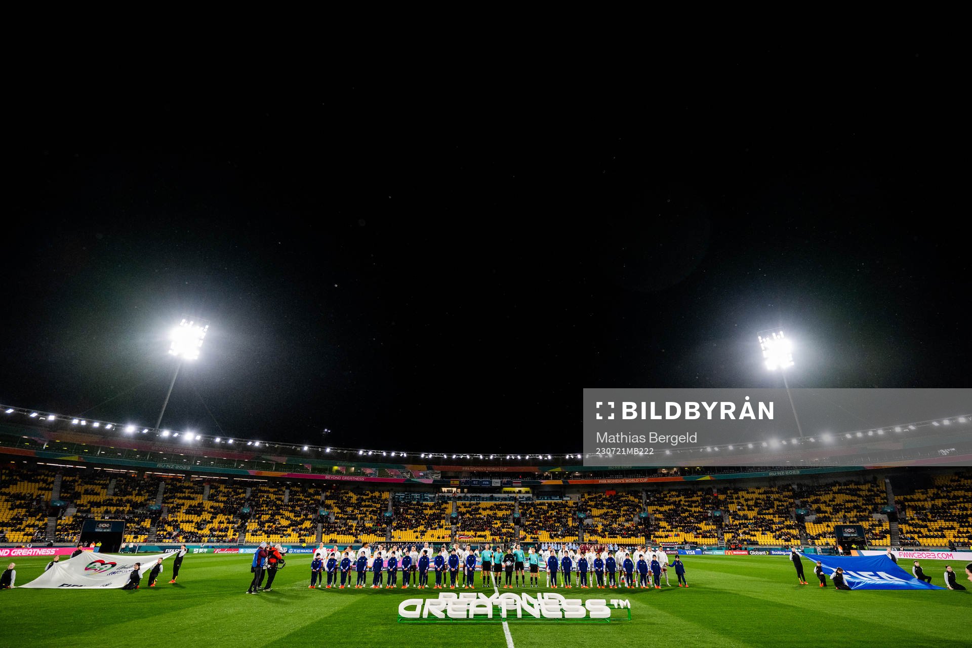 Players of Spain and of Costa Rica