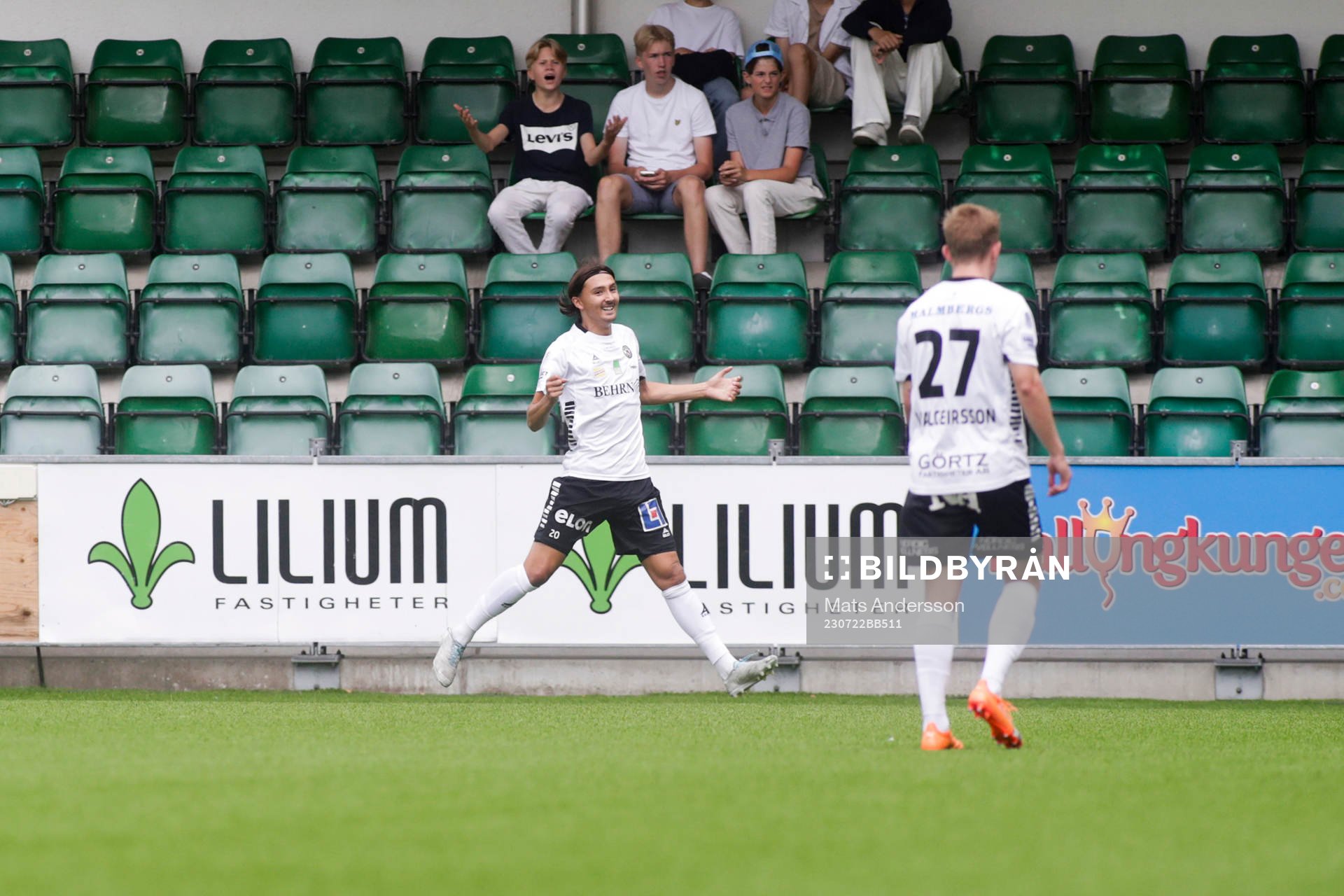 Örebros Adam Bark jublar