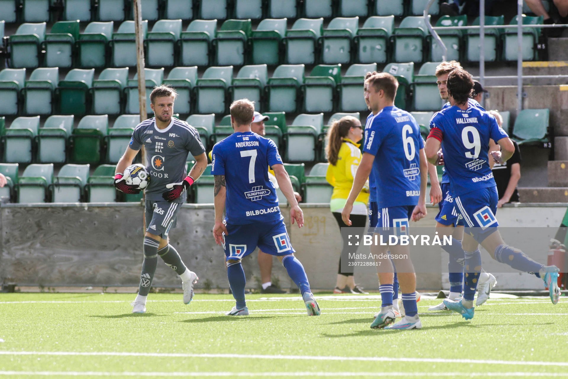 GIF Sundsvalls målvakt Oscar Jonsson jublar