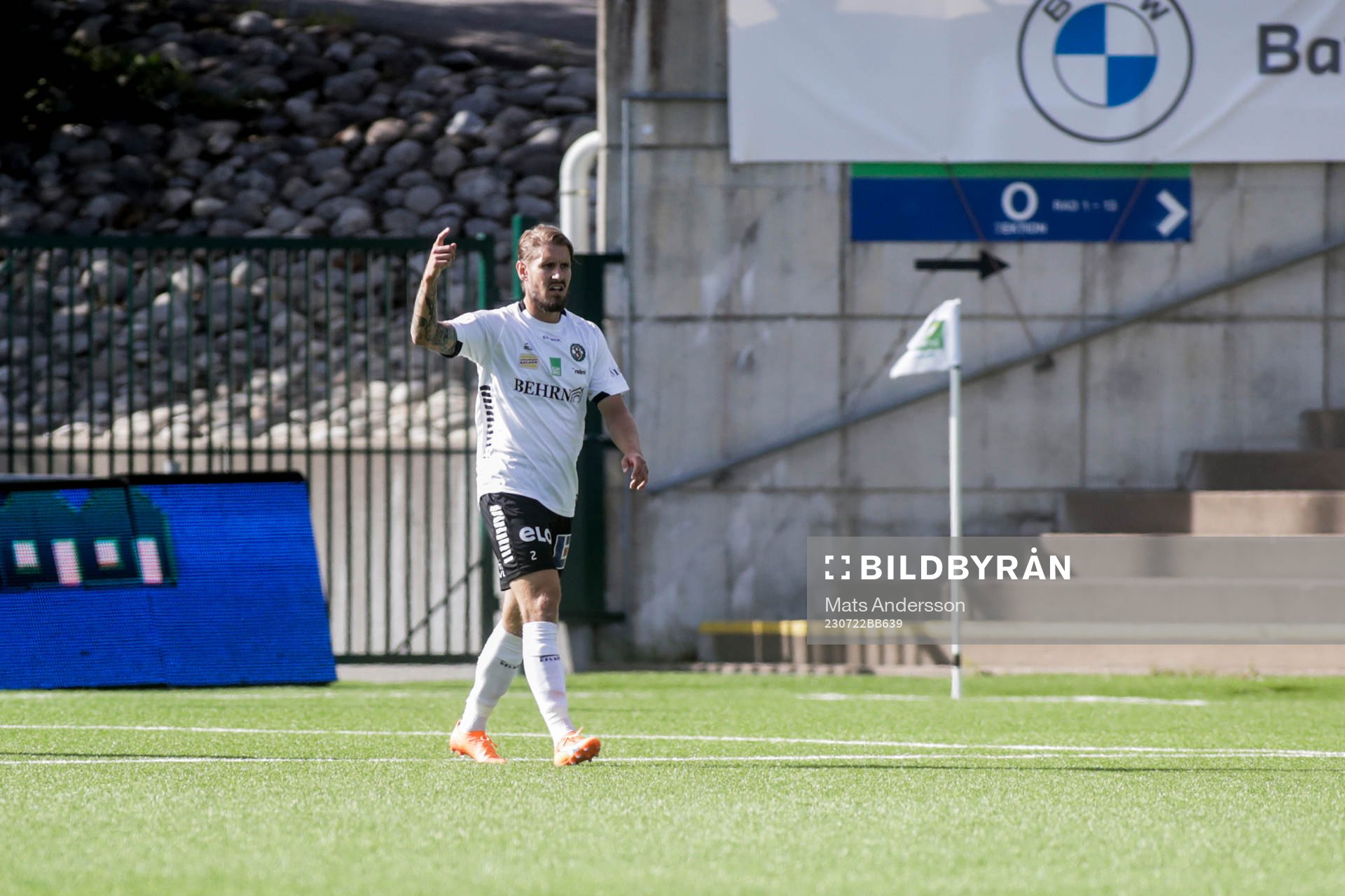 Örebros Daniel Björnquist jublar