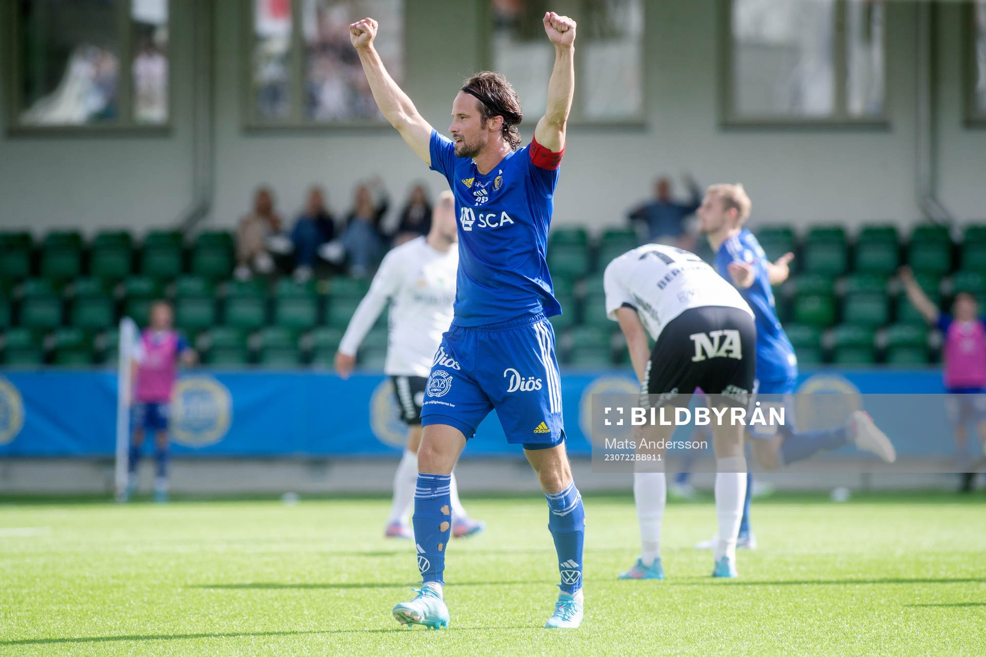 GIF Sundsvalls Linus Hallenius jublar