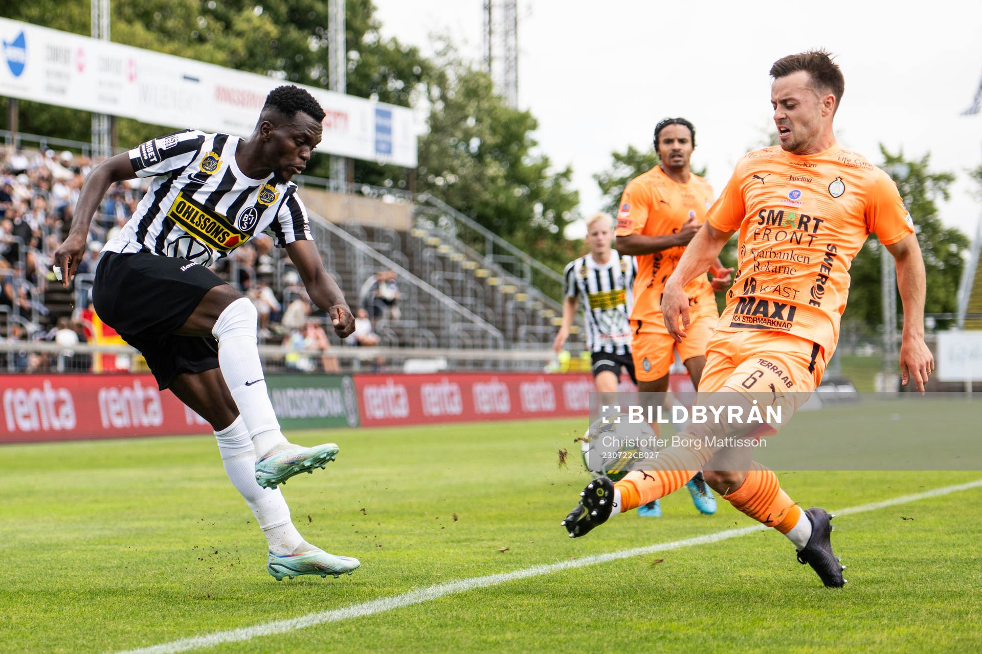 Landskronas Kofi Asare och AFC Eskilstunas Ryan Williams