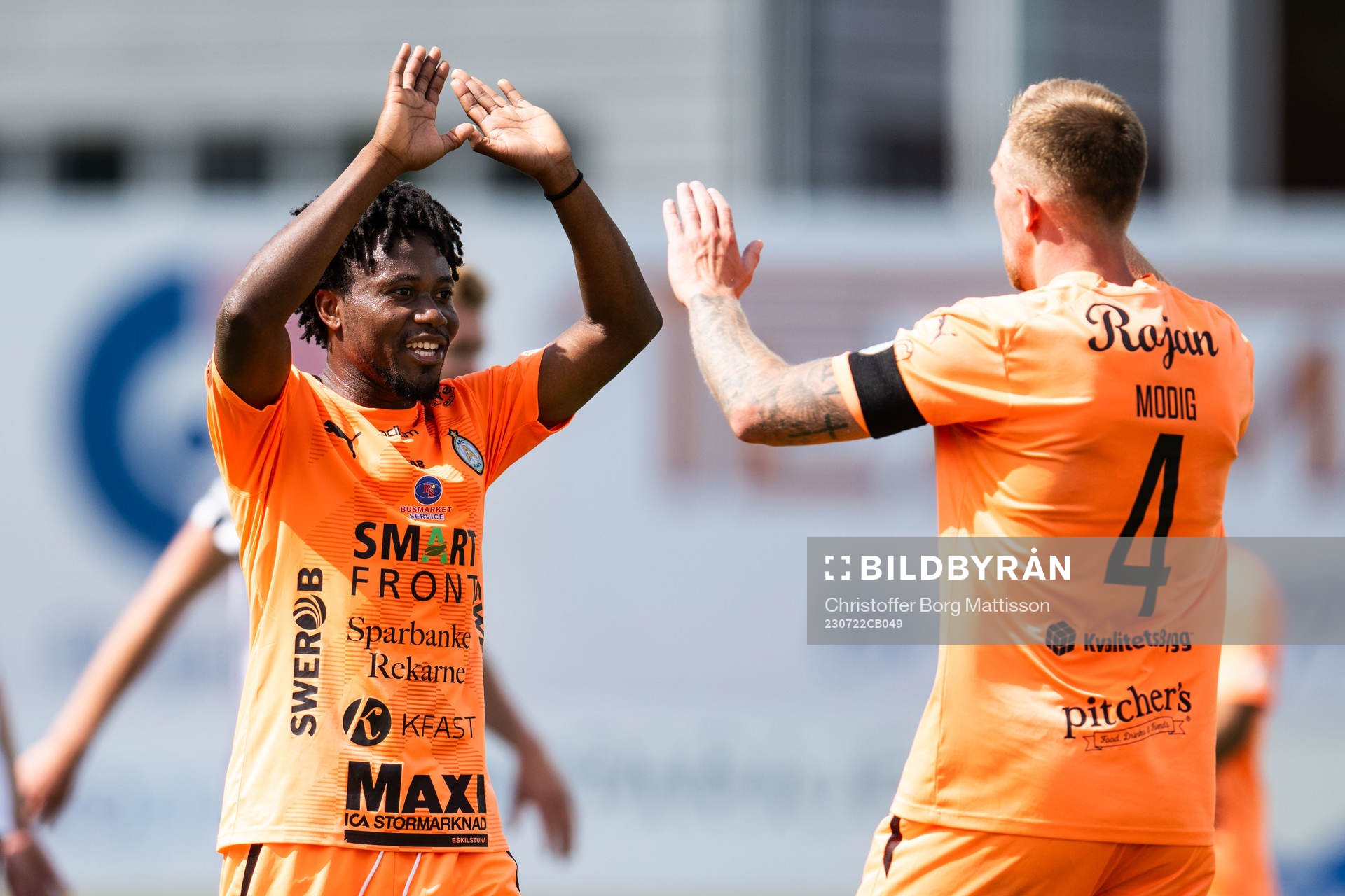 AFC Eskilstunas Abdul-Halik Hudu och Jesper Modig jublar efter fotbollsmatchen i Superettan mellan Landskrona och AFC Eskilstuna den 22 juli 2023 i Landskrona.
