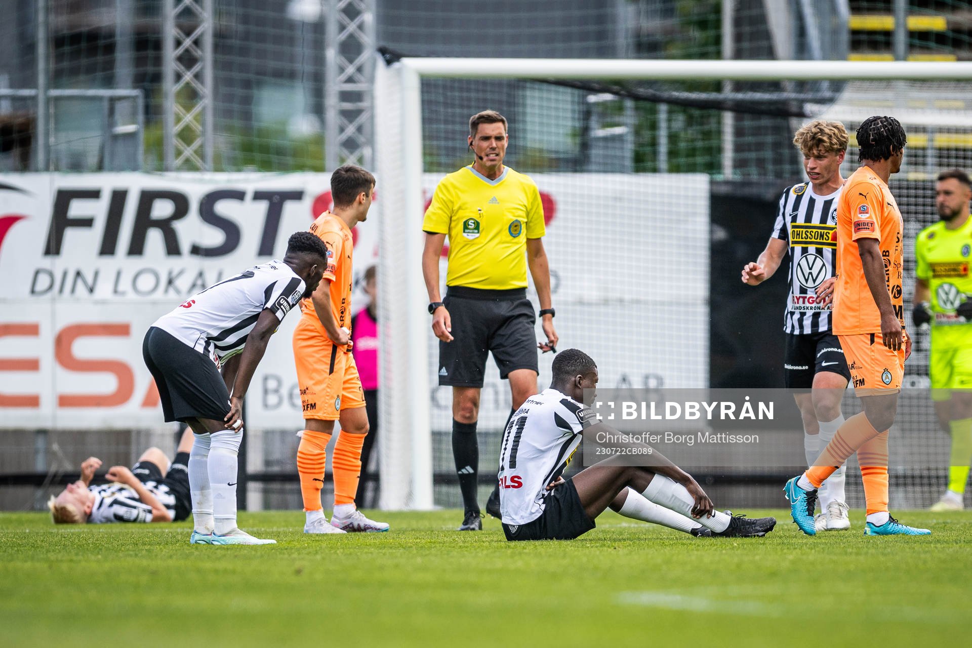 Landskronas Ousmane Diawara har ont under fotbollsmatchen i Superettan mellan Landskrona och AFC Eskilstuna den 22 juli 2023 i Landskrona.
