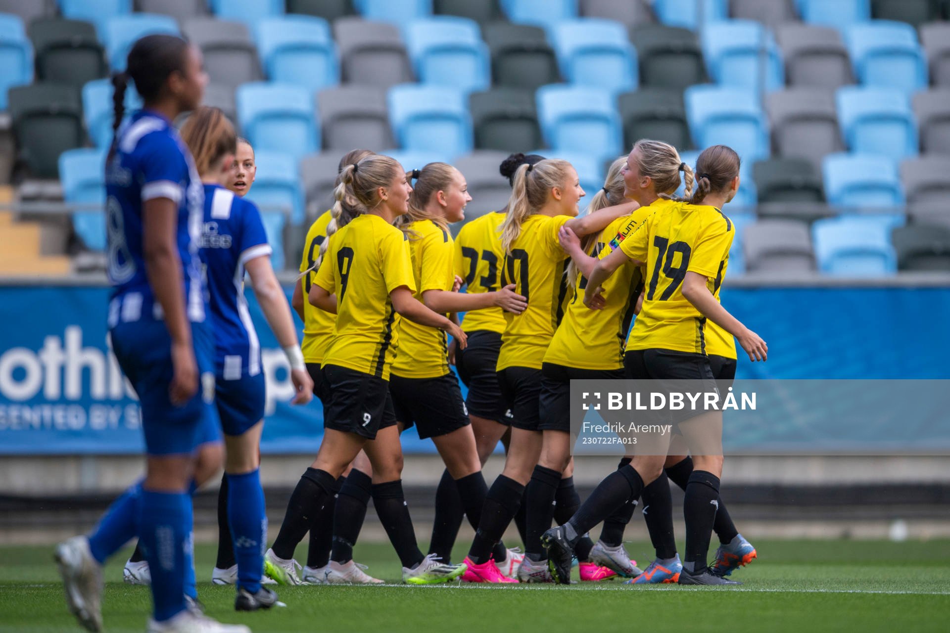 Häcken spelare jublar