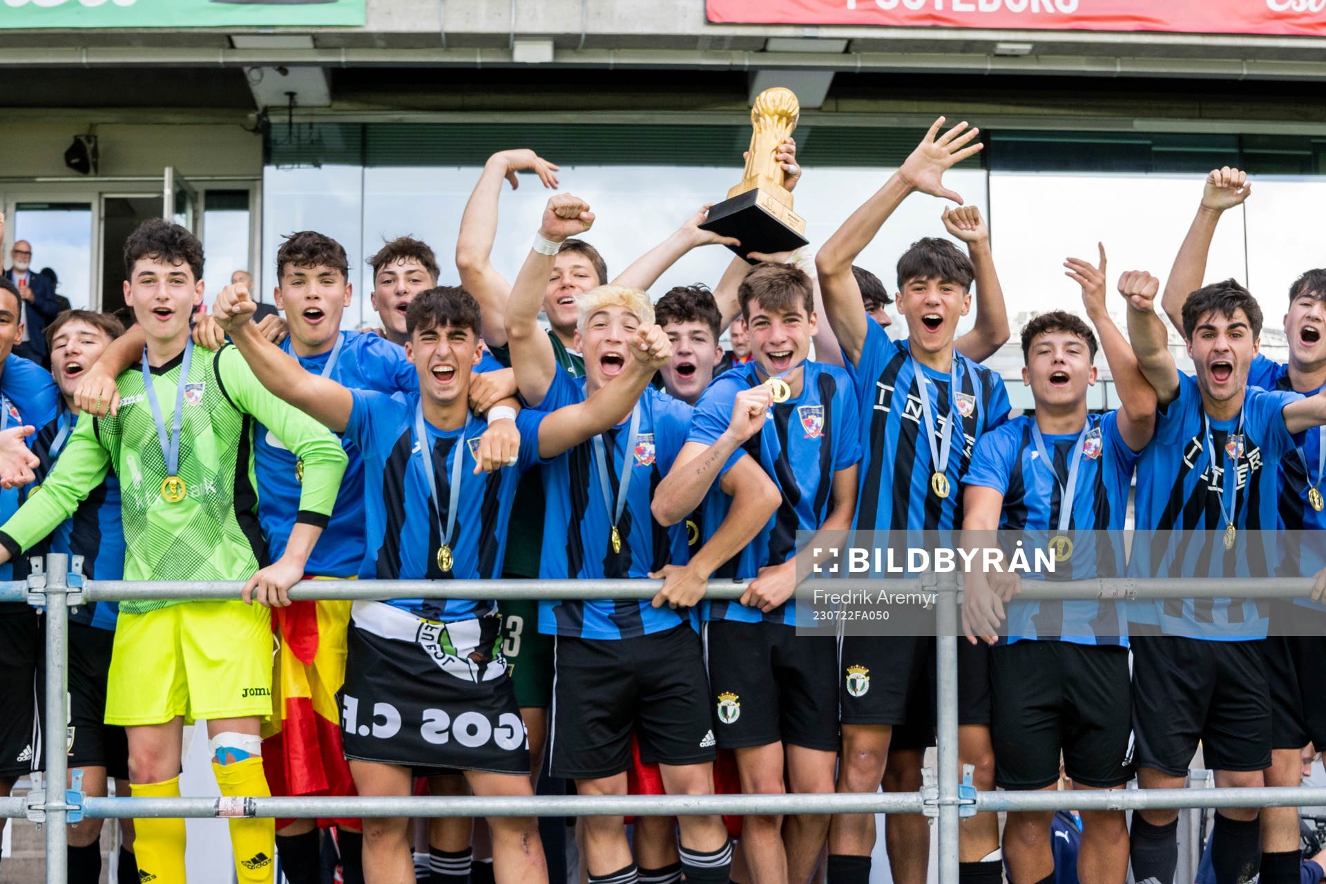 CD Inter Vista Alegres spelare jublar efter segern i finalen i B17 under Gothia Cup den 22 juli 2023 i Göteborg. 
