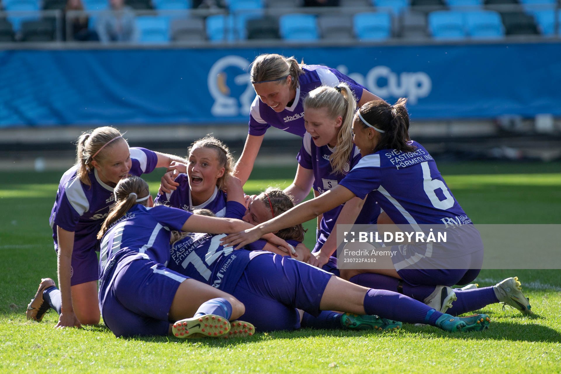 Jitex spelare jublar