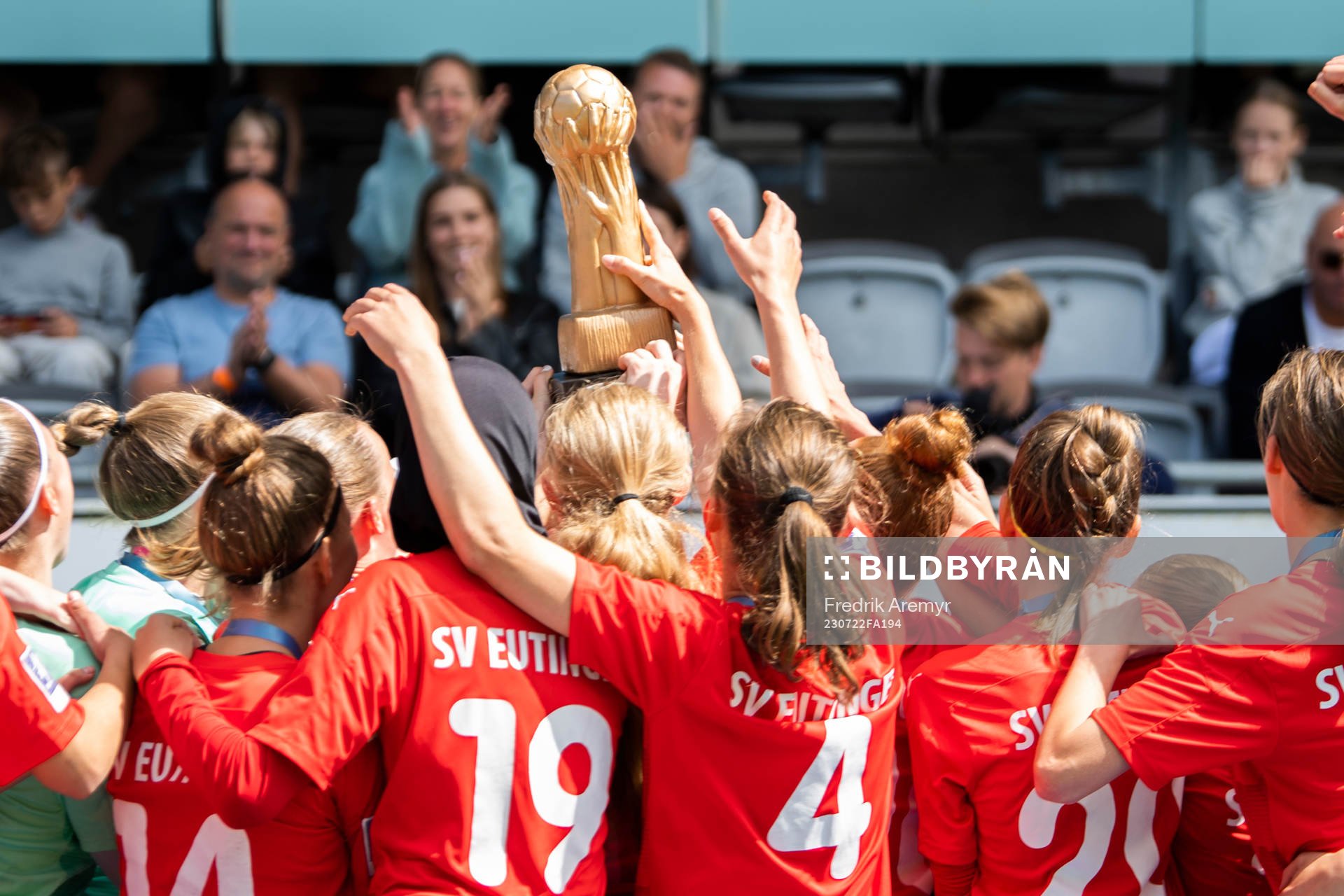 Spelare i SV Eutingen jublar