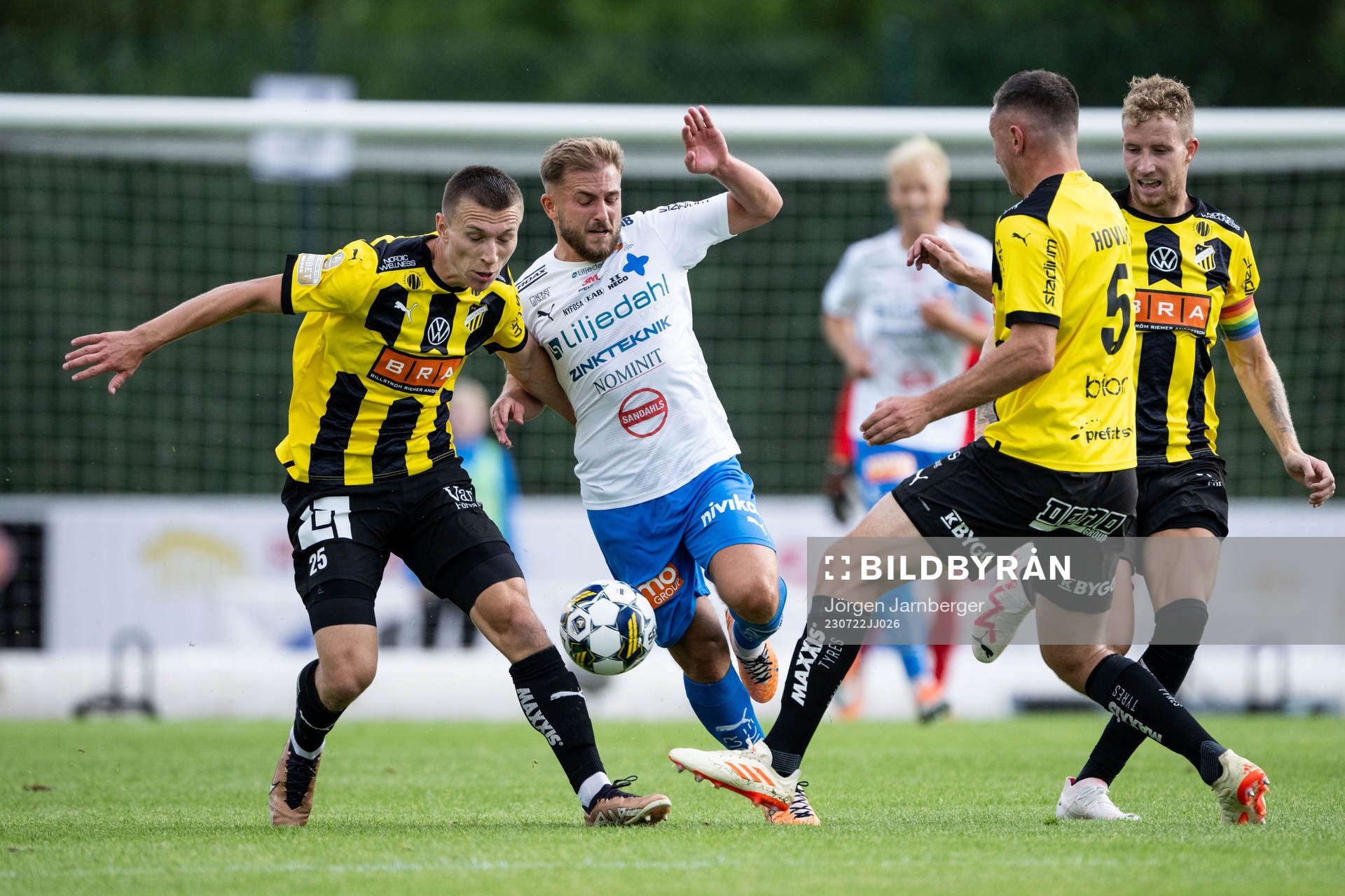 Värnamos Albion Ademi mot Häckens Kristoffer Lund Hansen,