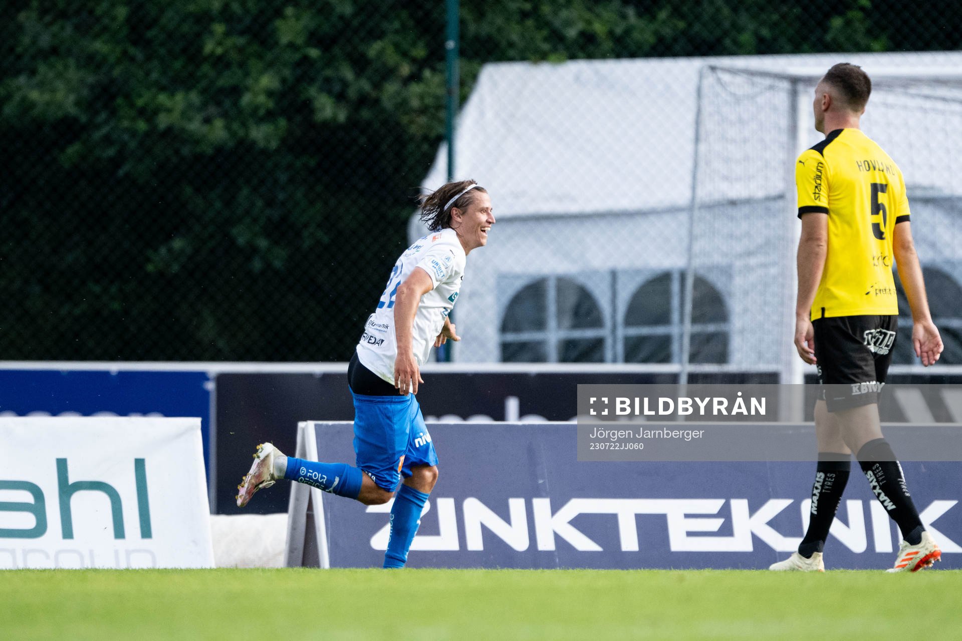 Värnamos Simon Thern jublar