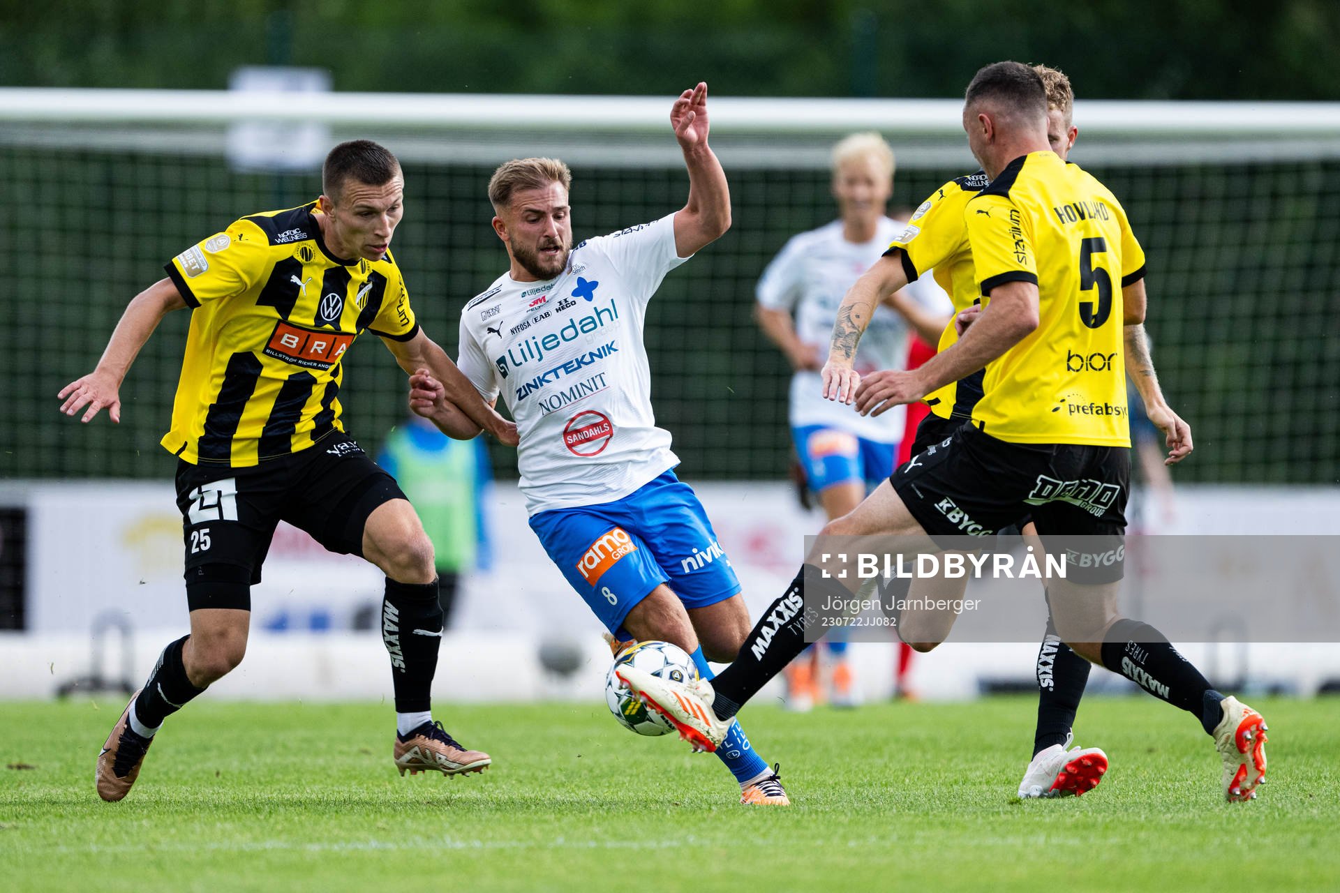 Häckens Kristoffer Lund Hansen och Värnamos Albion Ademi