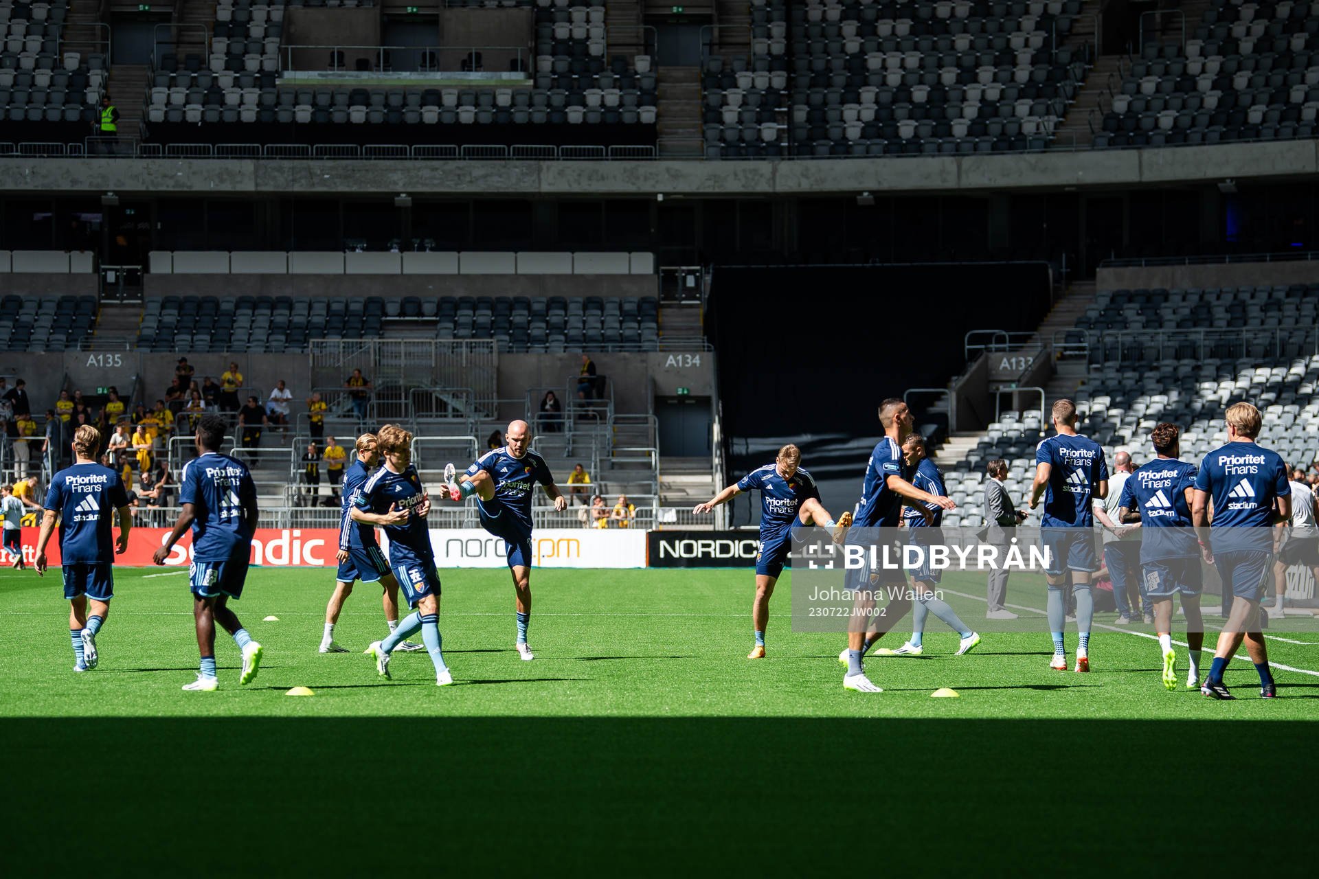 Djurgårdens spelare värmer upp