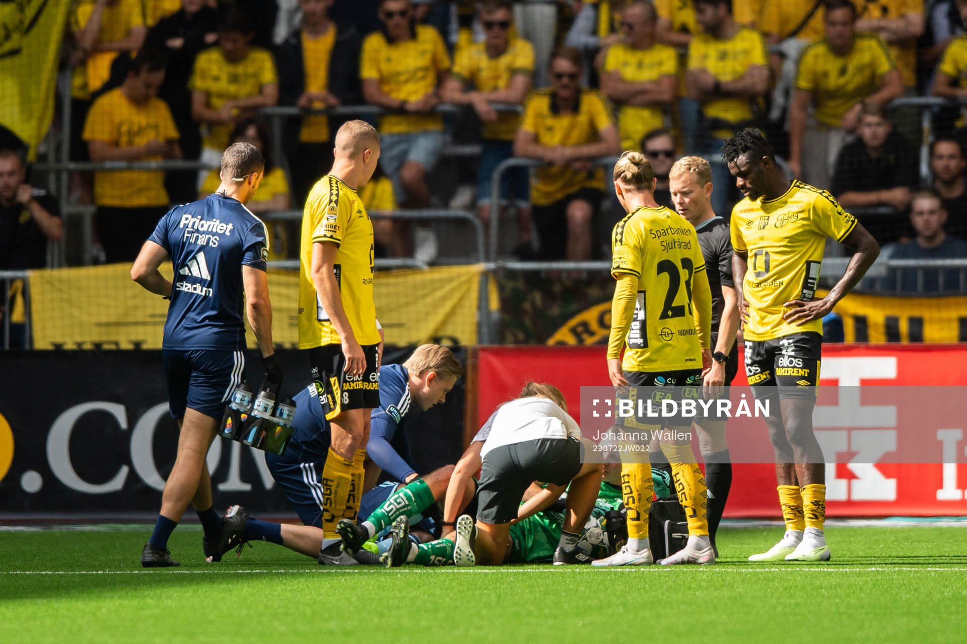 Djurgårdens Joel Asoro och Elfsborgs målvakt Hakon