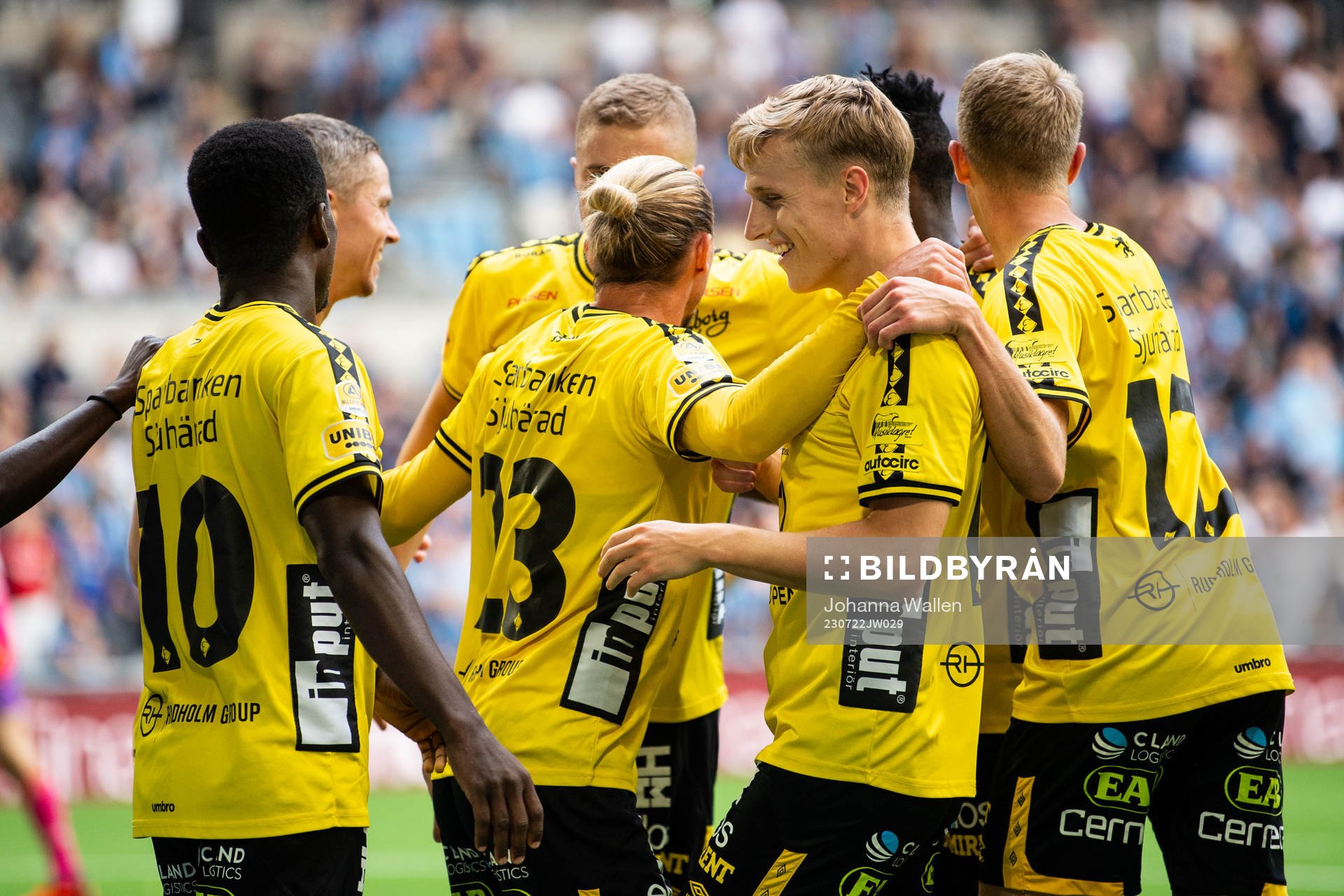 Elfsborgs Jeppe Møldrup Okkels jublar med lagkamrater