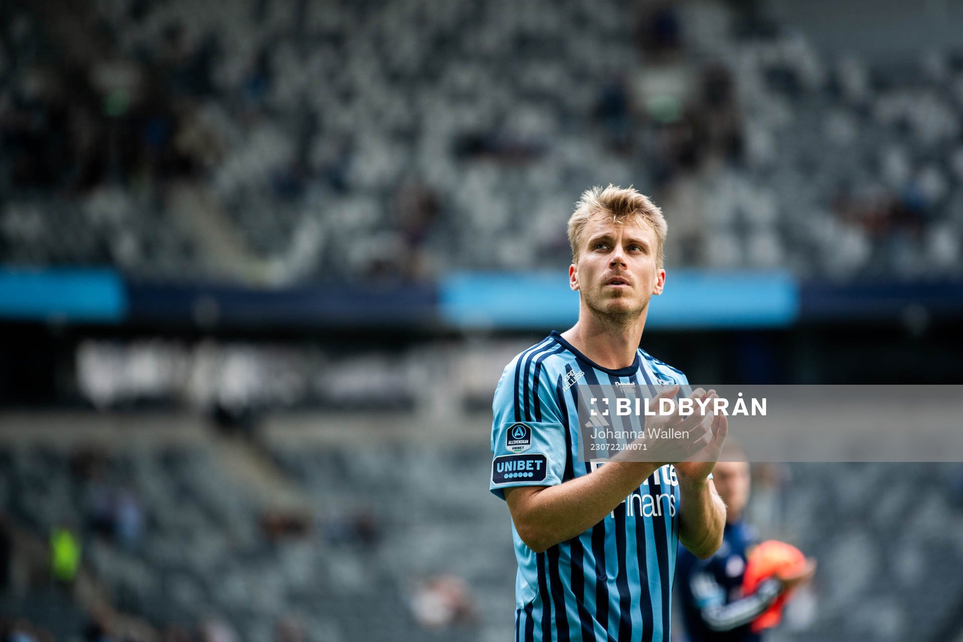 Djurgårdens Rasmus Schuller tackar publiken