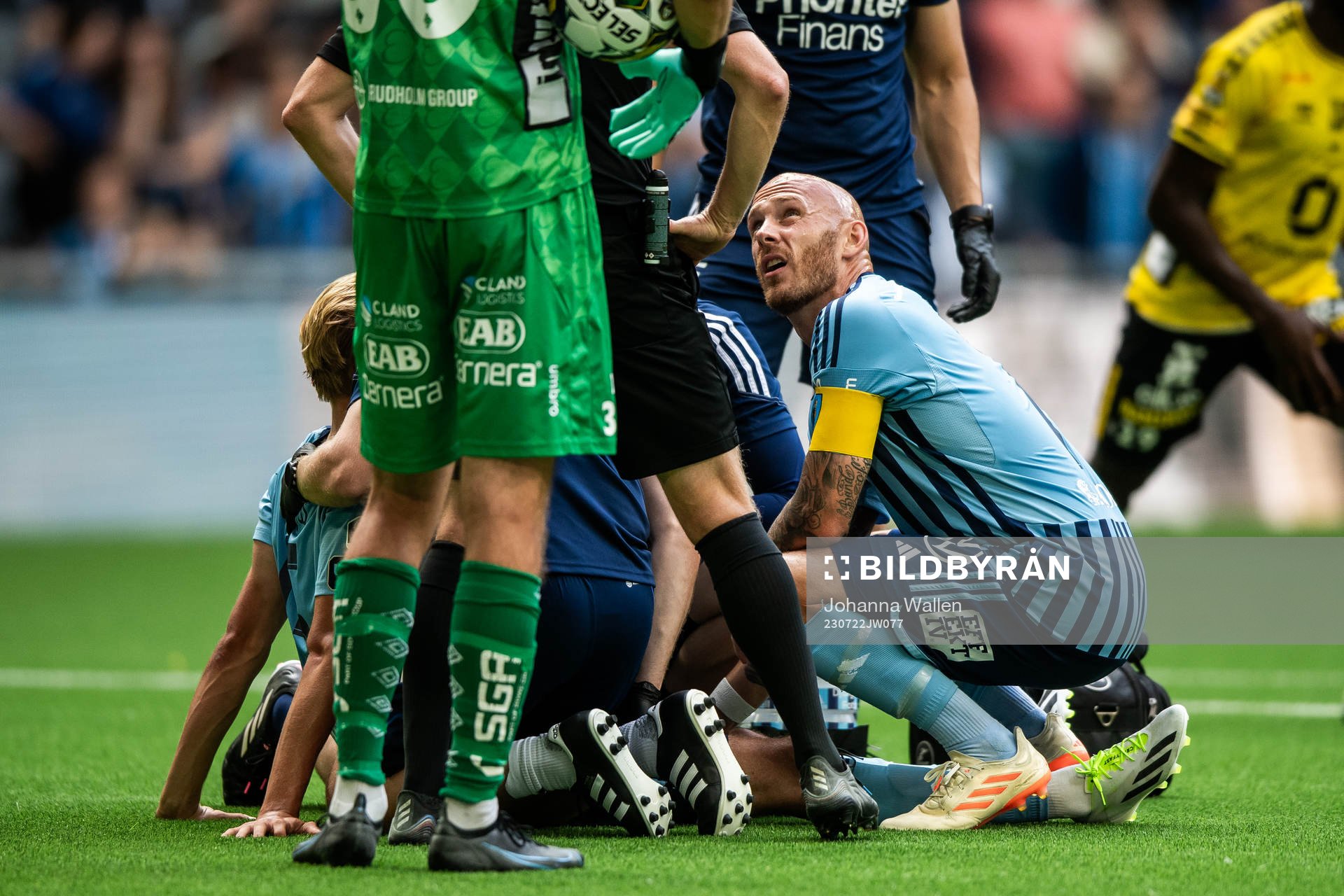 Djurgårdens Oskar Fallenius har ont och Magnus Eriksson
