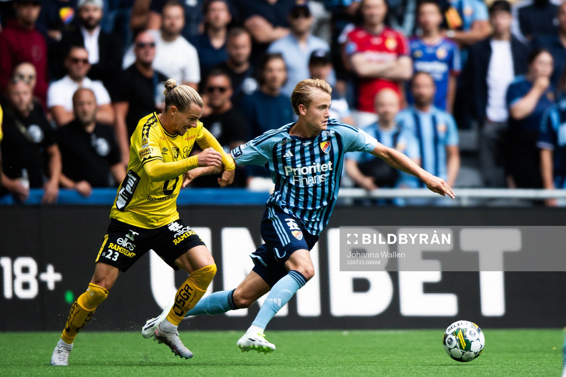 Elfsborgs Niklas Hult och Djurgårdens Oskar Fallenius