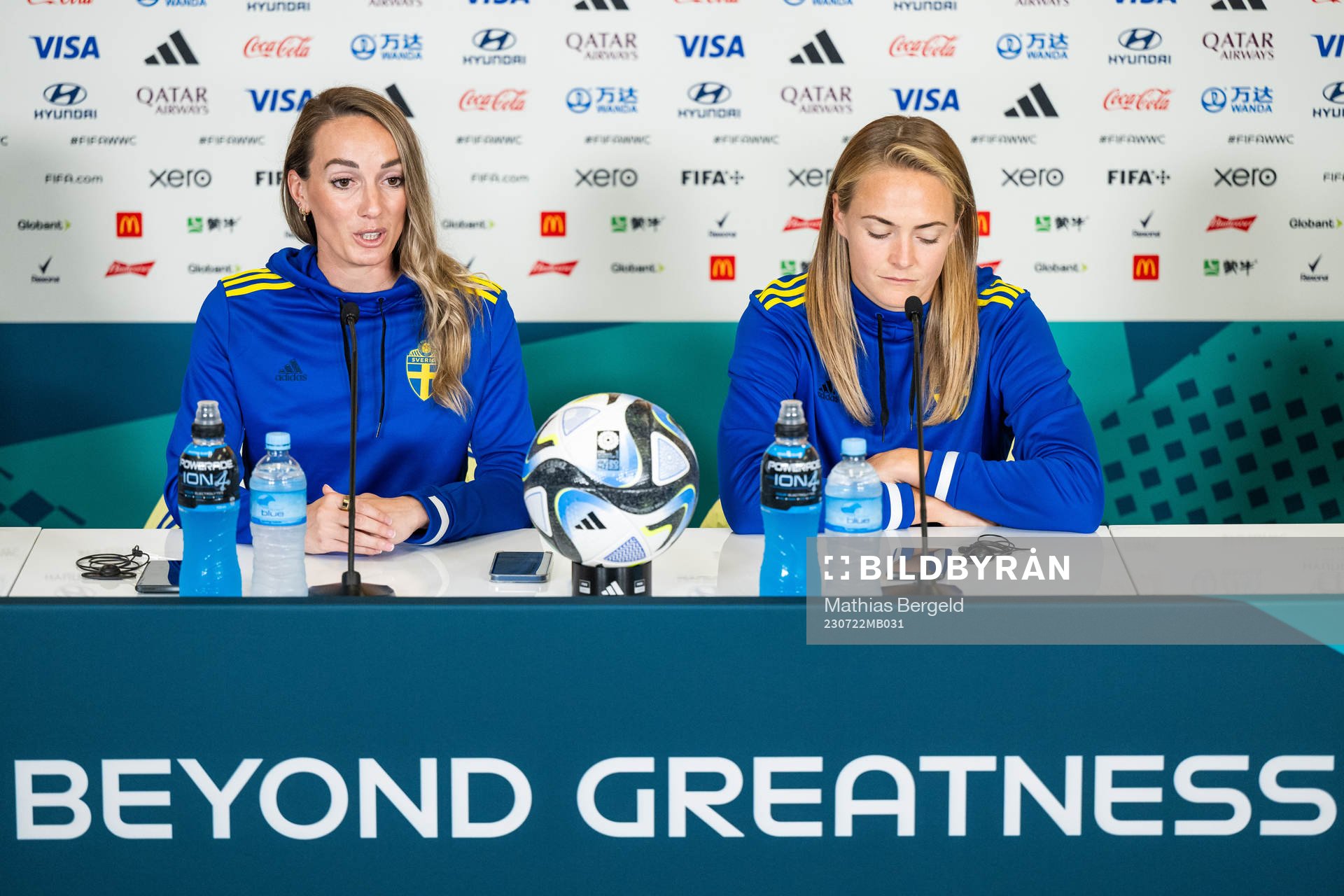 Kosovare Asllani and Magdalena Eriksson of the Swedish