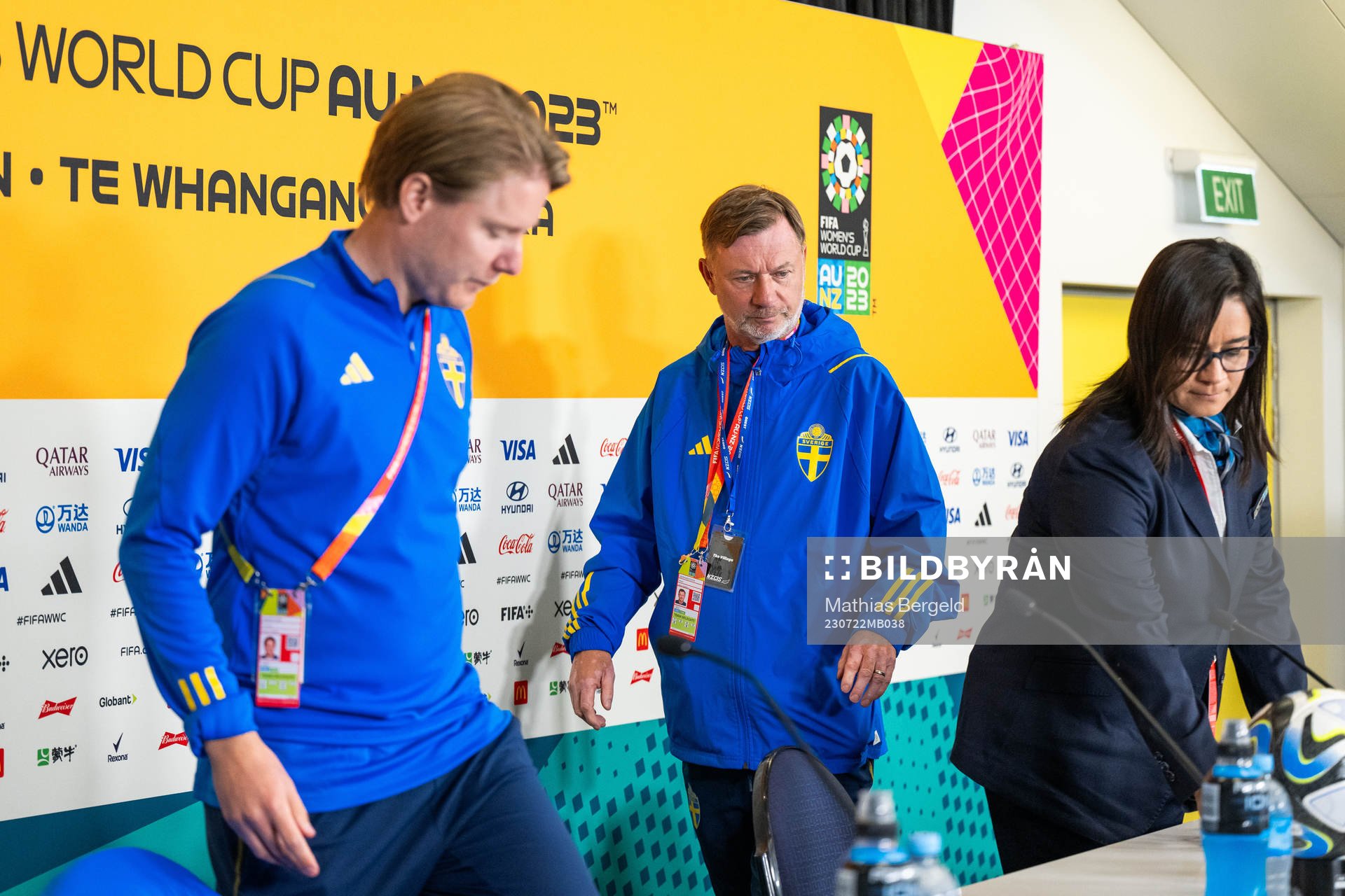 Press officer Fredrik Madestam and head coach Peter