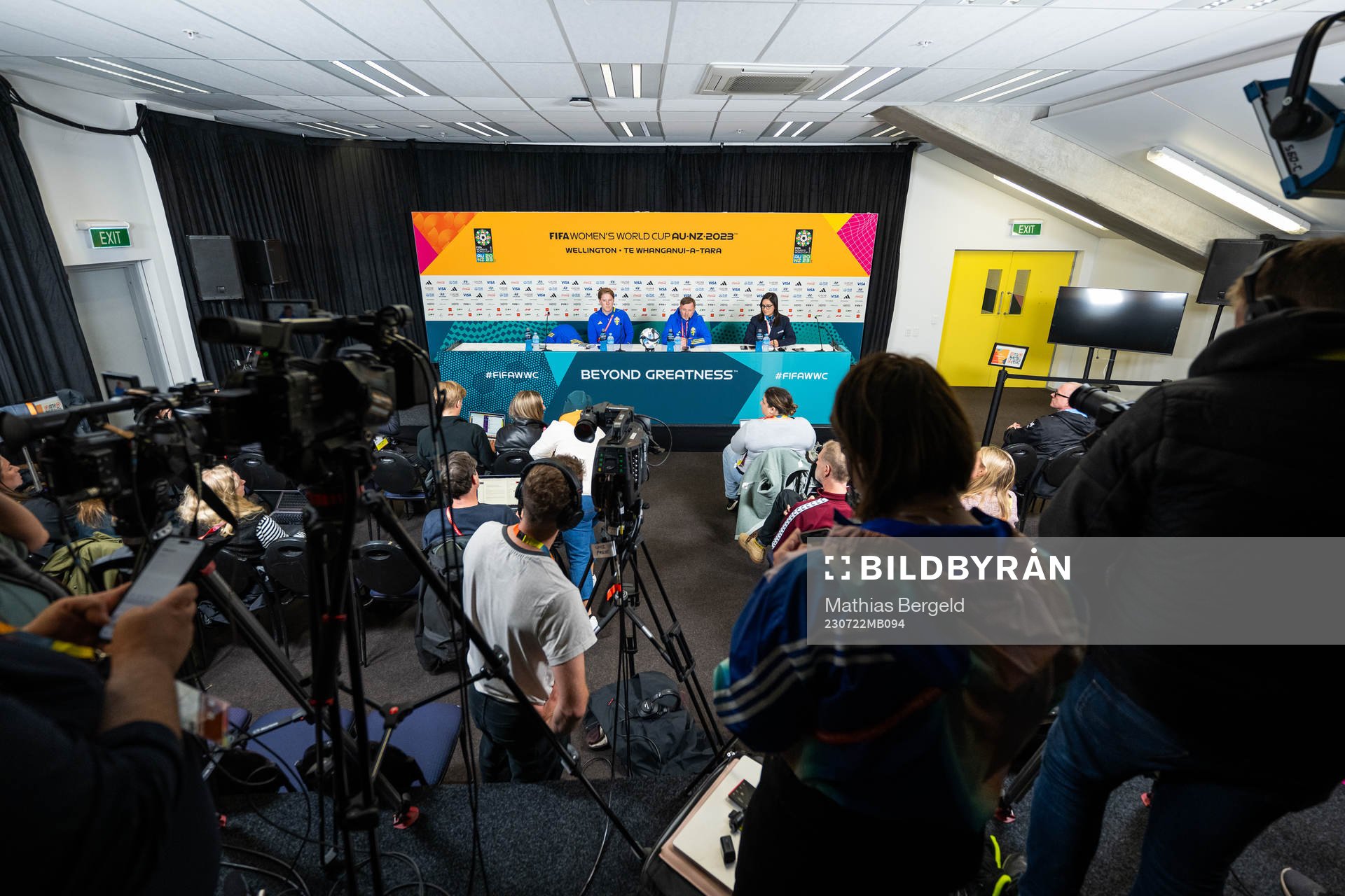 Press officer Fredrik Madestam and head coach Peter
