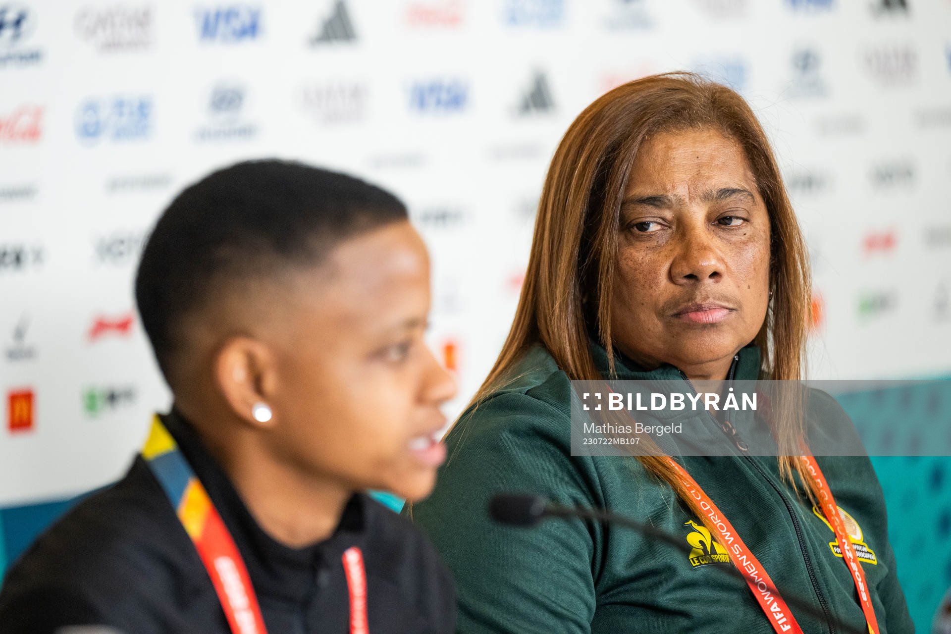 Refiloe Jane and head coach Desiree Ellis of the South