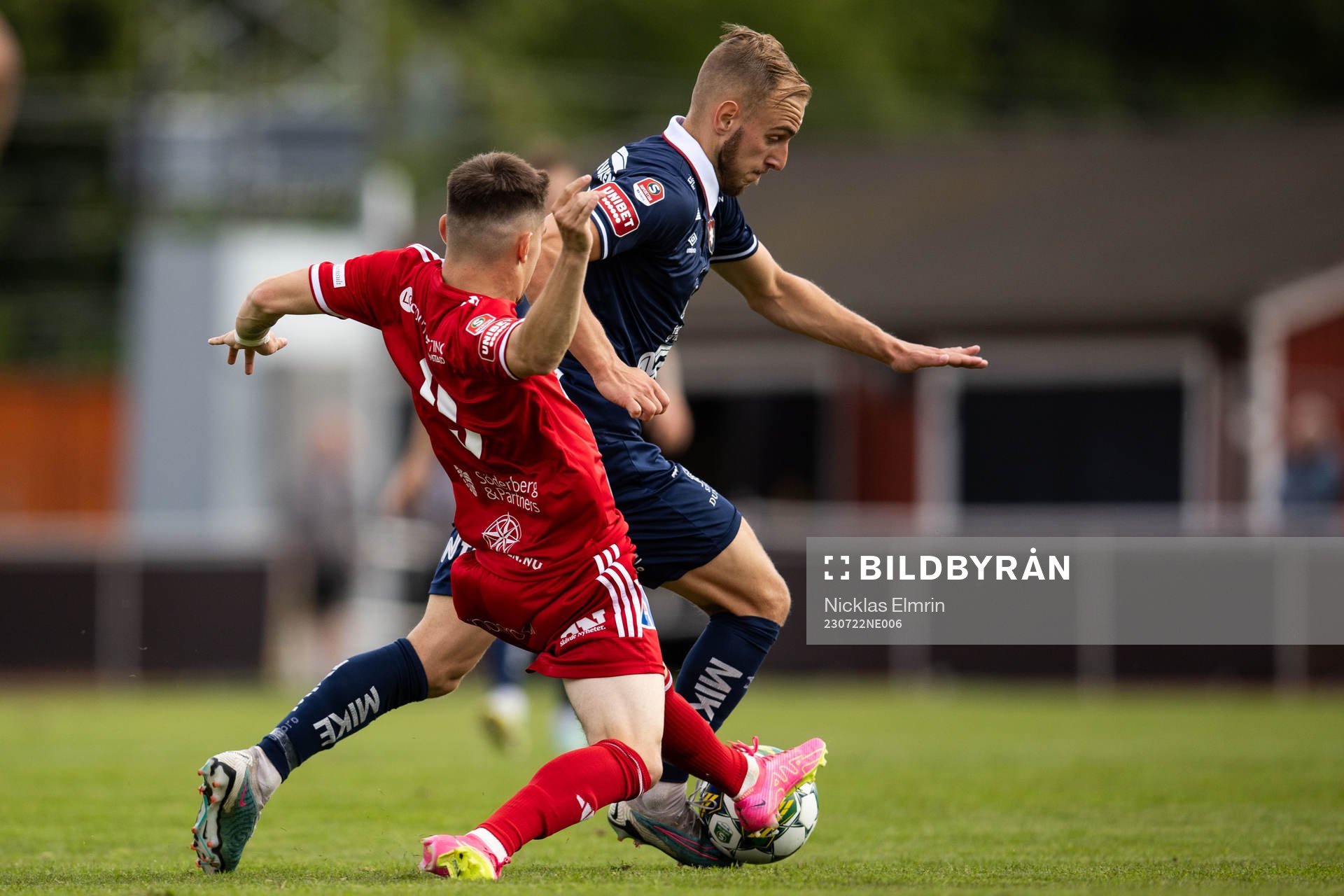Skövde AIKs Isak Bjerkebo och Örgrytes Amel Mujanic