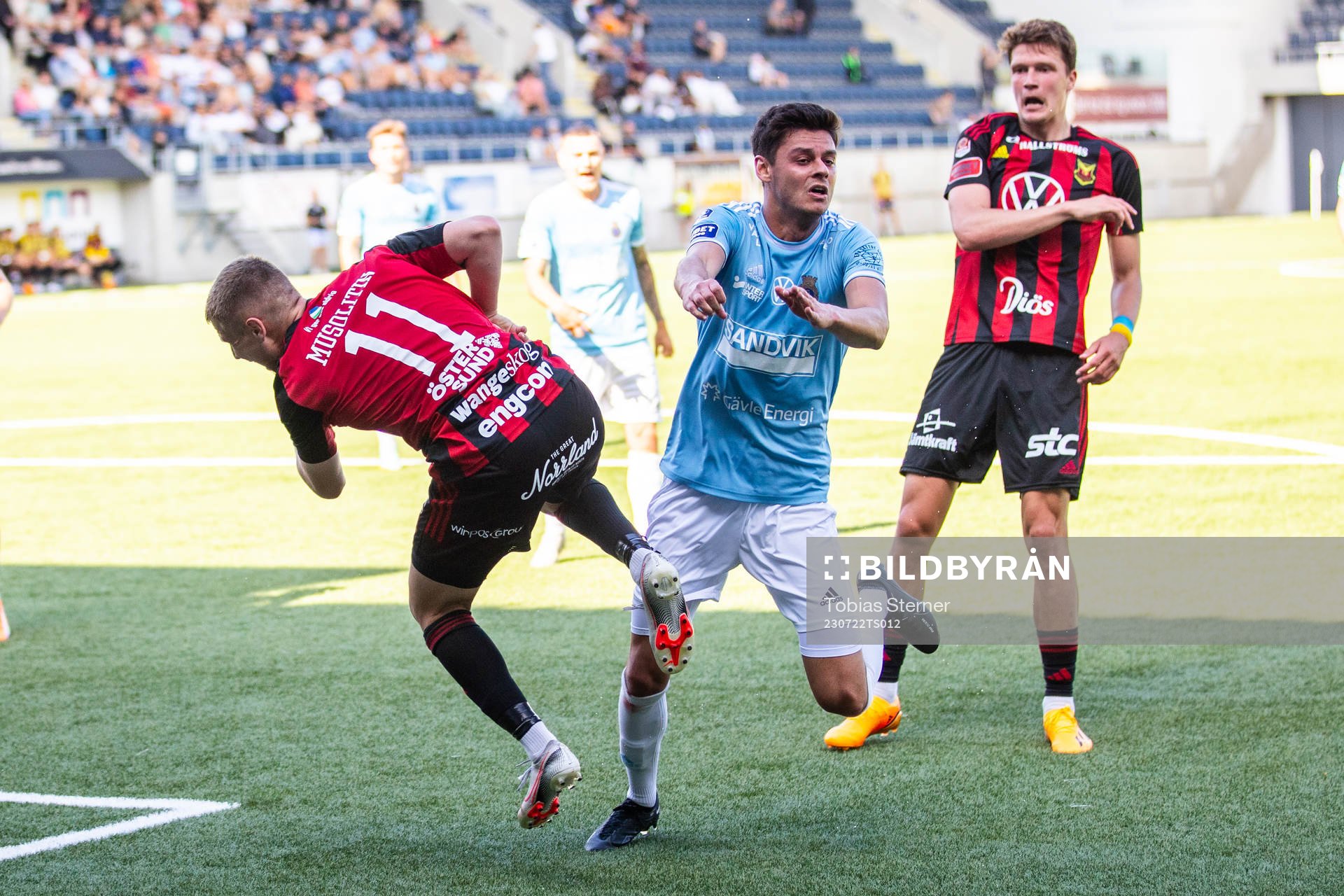 Gefles Kevin Persson och Östersunds Mykola Musolitin
