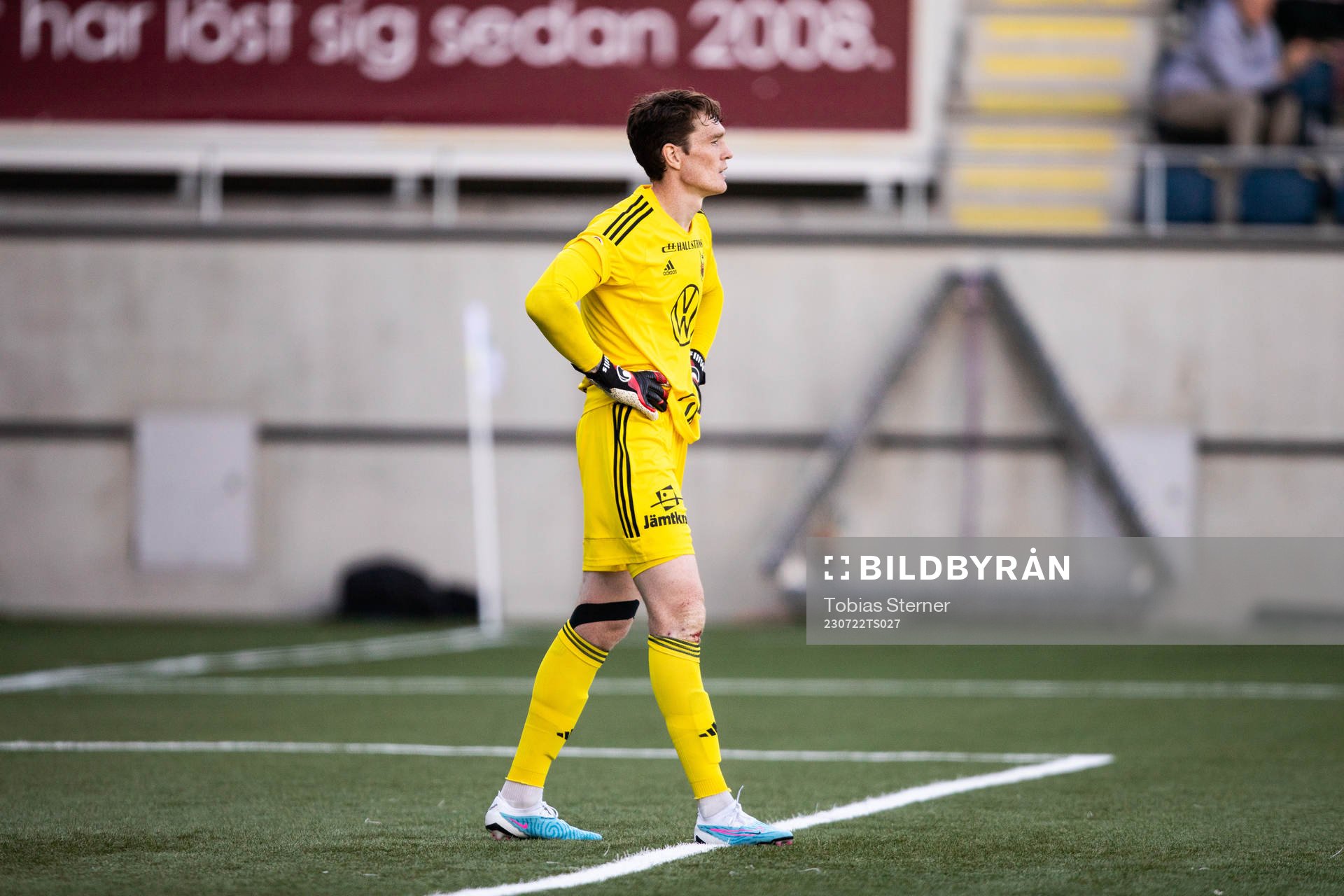 Östersunds Andrew Robert Mills deppar