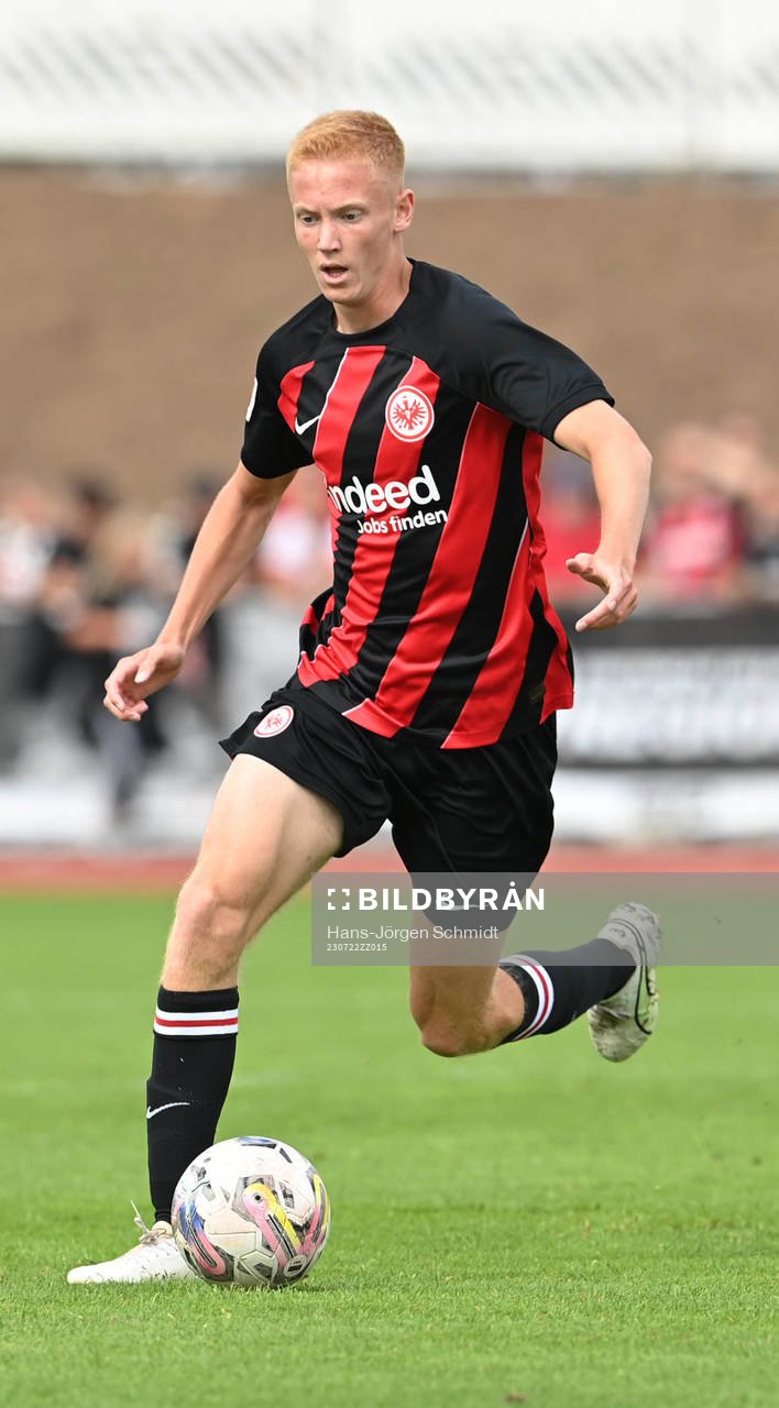 Hugo Larsson fotografiert beim Fuﬂball Testspiel Spiel SG