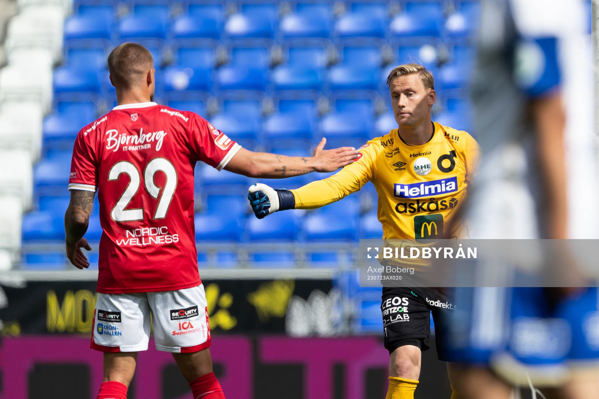 Degerfors Douglas Bergqvist och målvakt Sondre Lovseth