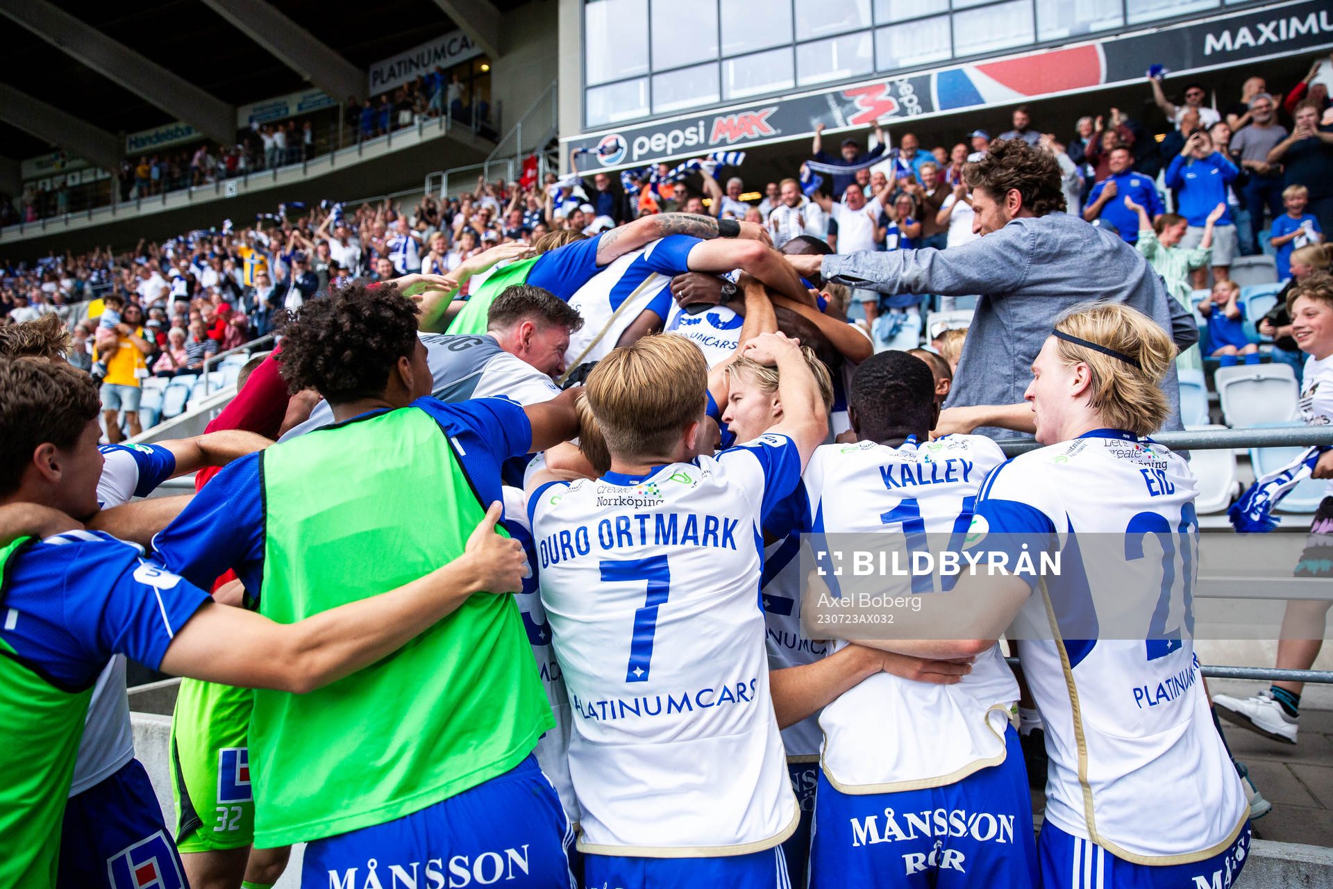 IFK Norrköpings spelare jublar