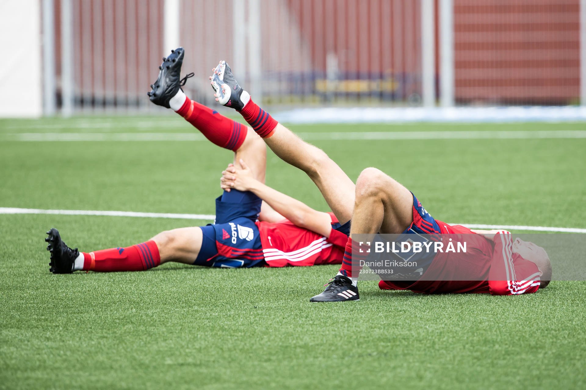 Östers spelare värmer upp innan fotbollsmatchen i