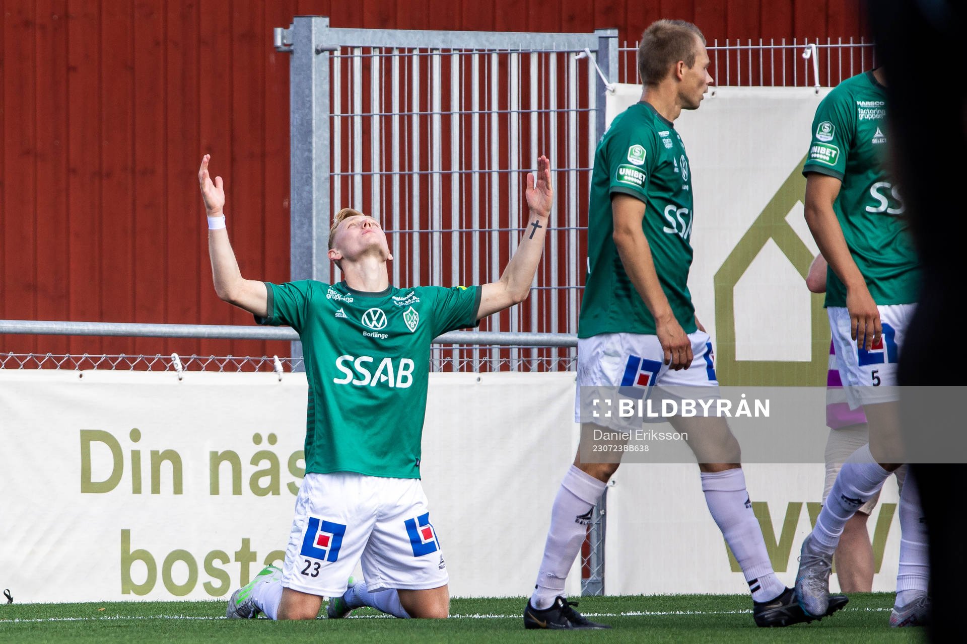 Brages Christopher Redenstrand jublar