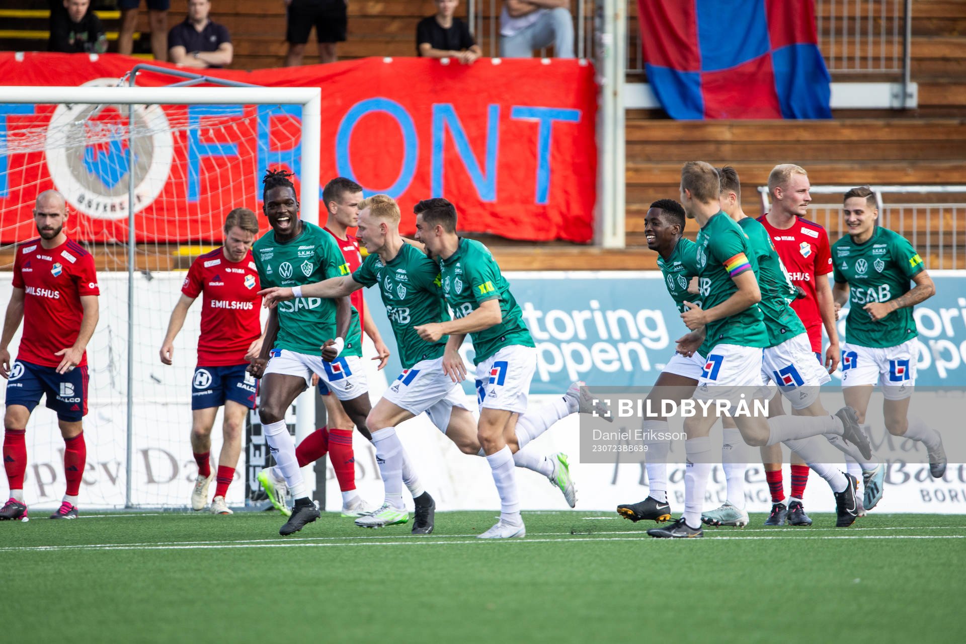 Brages spelare jublar