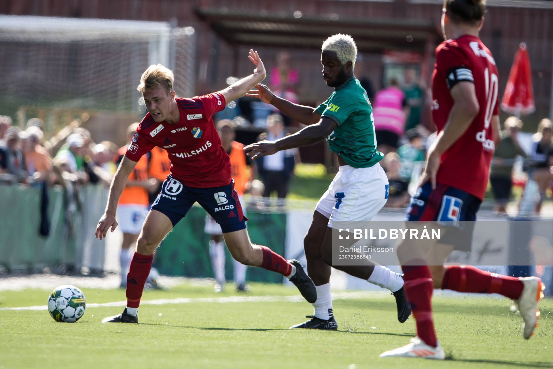 Östers Runar Thor Sigurgeirsson och Brages Kevin Appiah