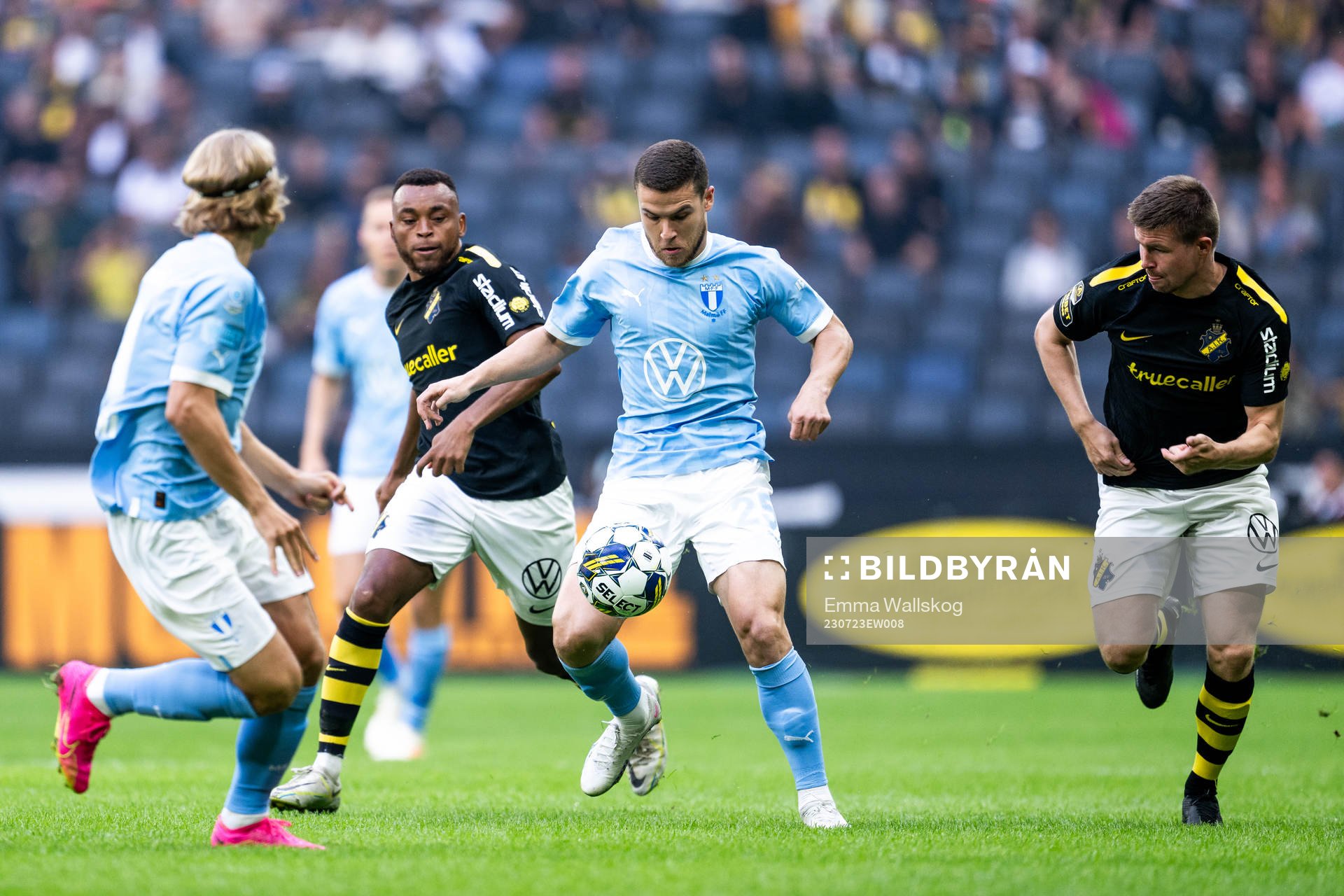 AIKs Abdussalam Magashy och Mads Døhr Thychosen mot Malmö