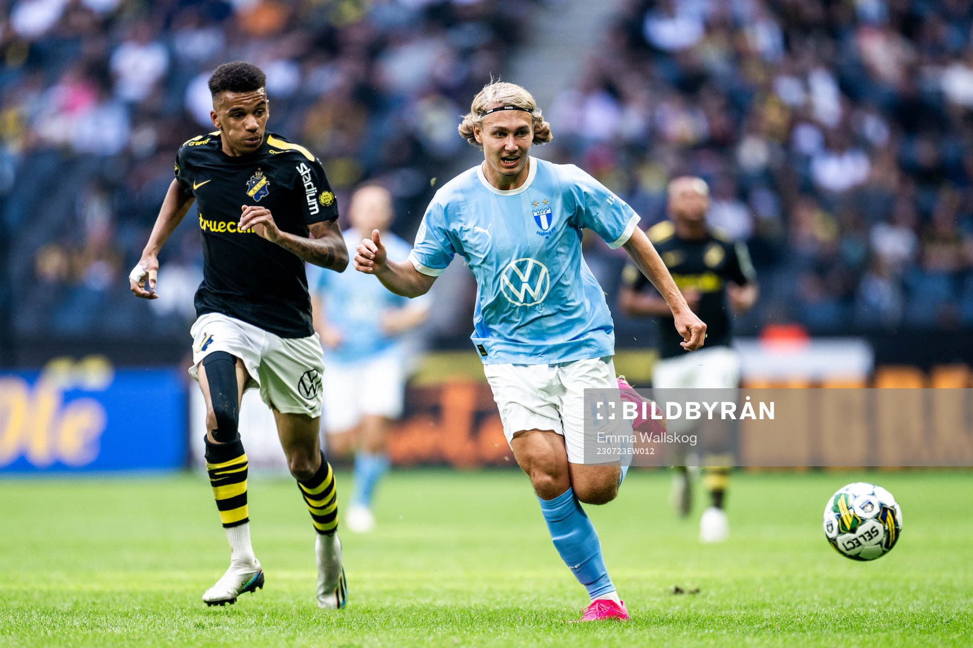 AIKs Rui Modesto och Malmö FFs Sebastian Nanasi
