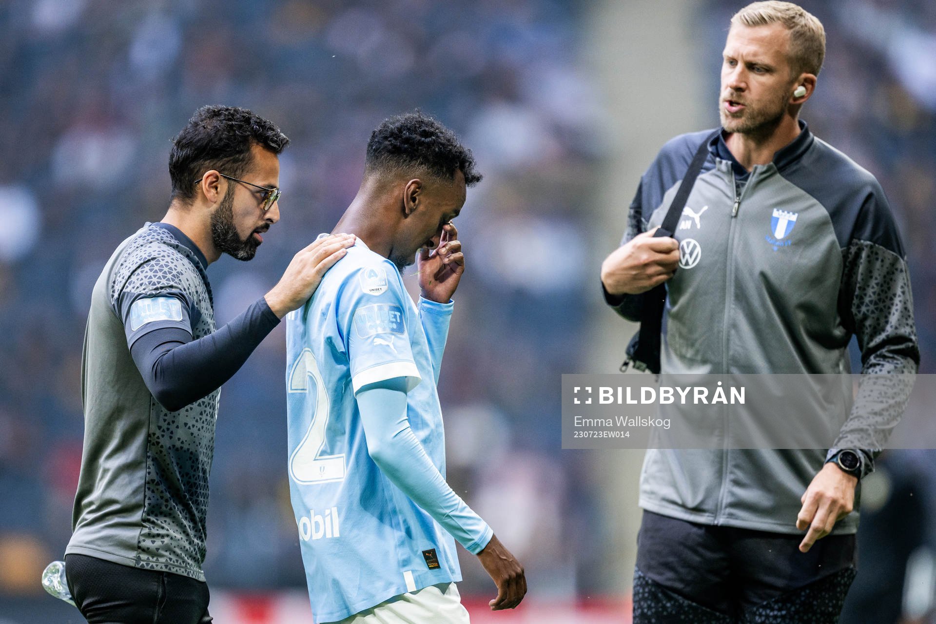 Malmö FFs Taha Ali har ont under fotbollsmatchen i Allsvenskan mellan AIK och Malmö FF den 23 juli 2023 i Stockholm. 