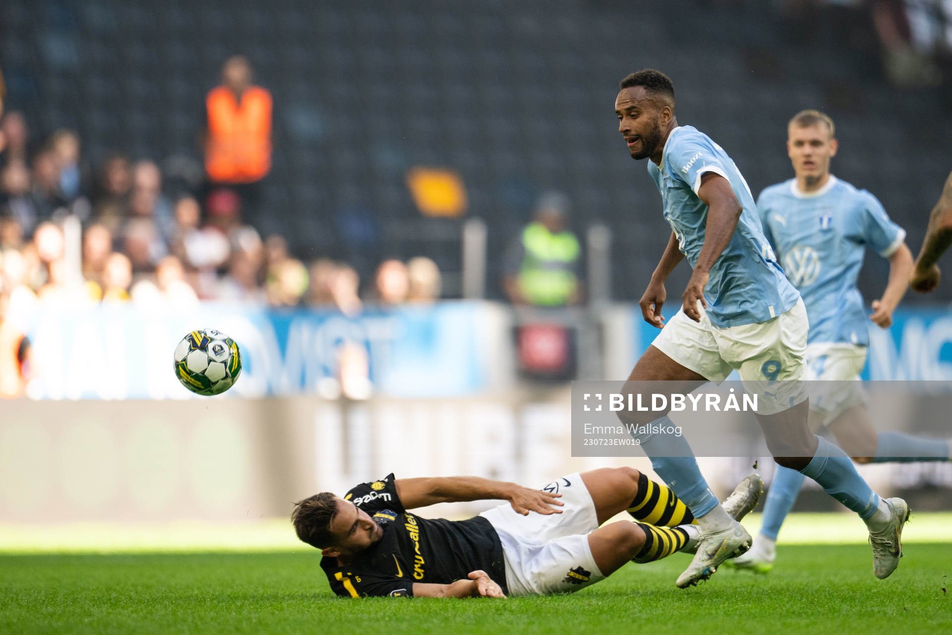AIKs Sotirios Papagiannopoulos och Malmö FFs Isaac Kiese