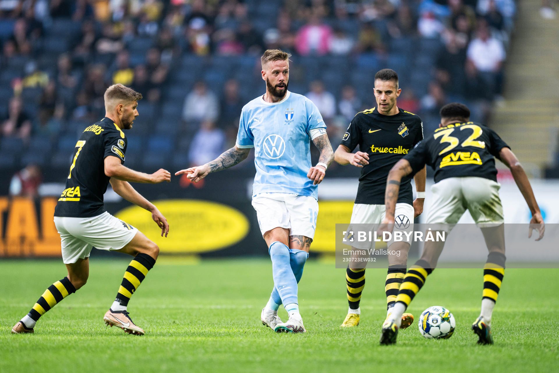 Malmö FFs Pontus Jansson mot AIKs Anton Salétros, Dino