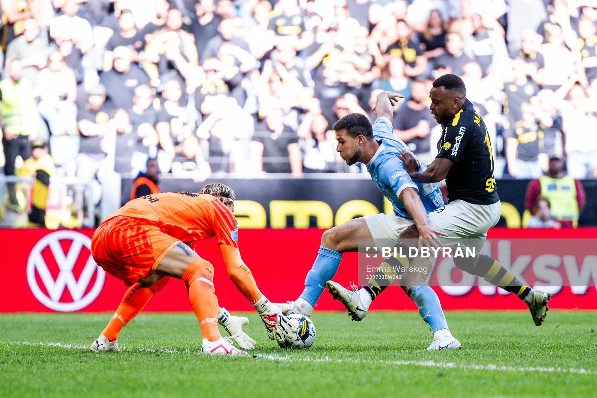 AIKs Abdussalam Magashy mot Malmö FFs målvakt Johan
