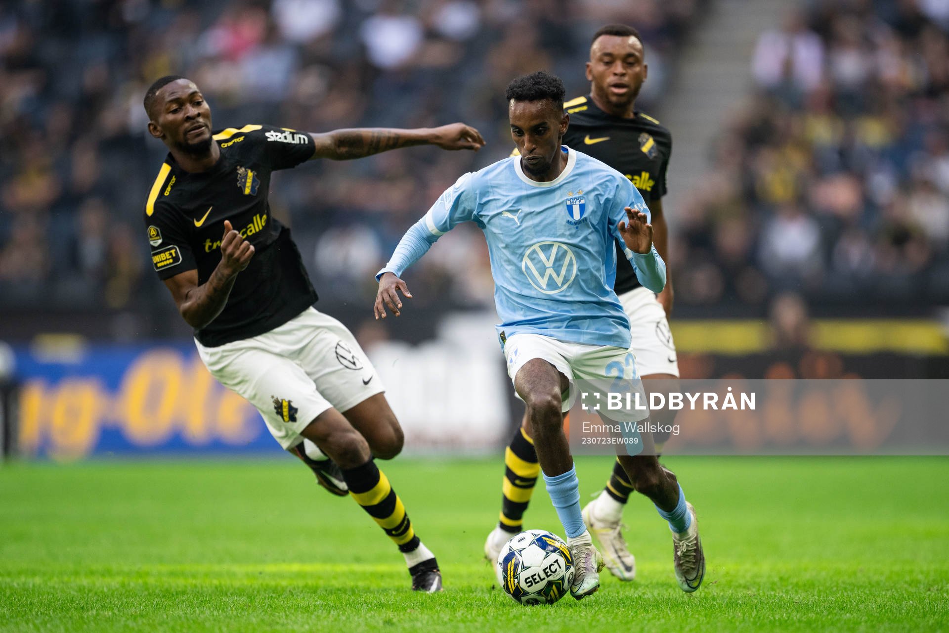 Malmö FFs Taha Ali mot AIKs Aboubakar Keita